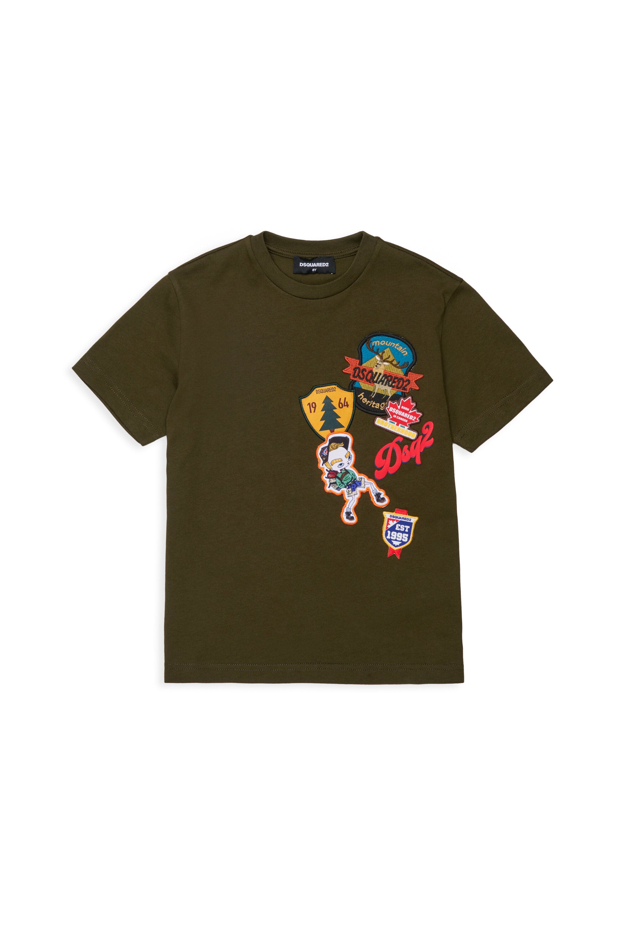 Camiseta con logo y parches aplicados