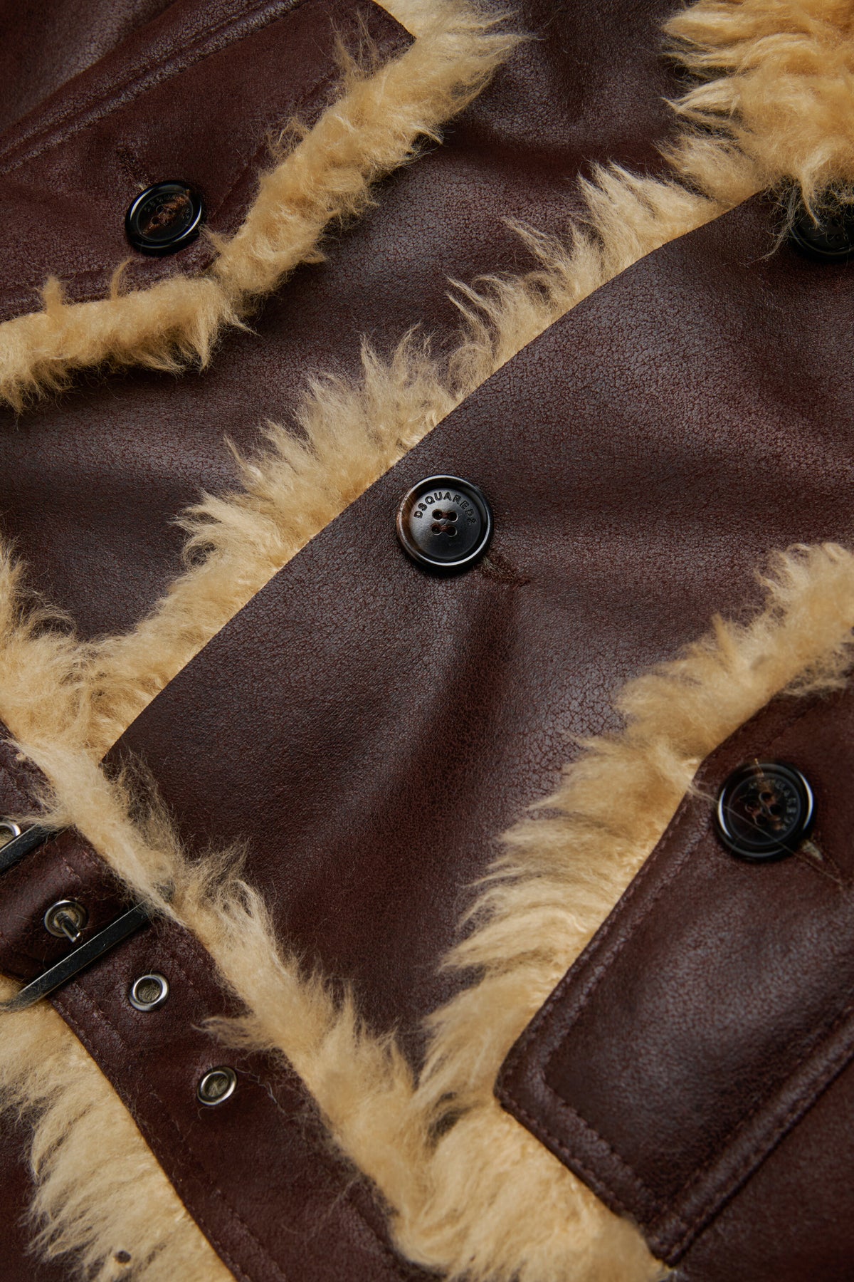 Cazadora biker con detalles efecto pelo