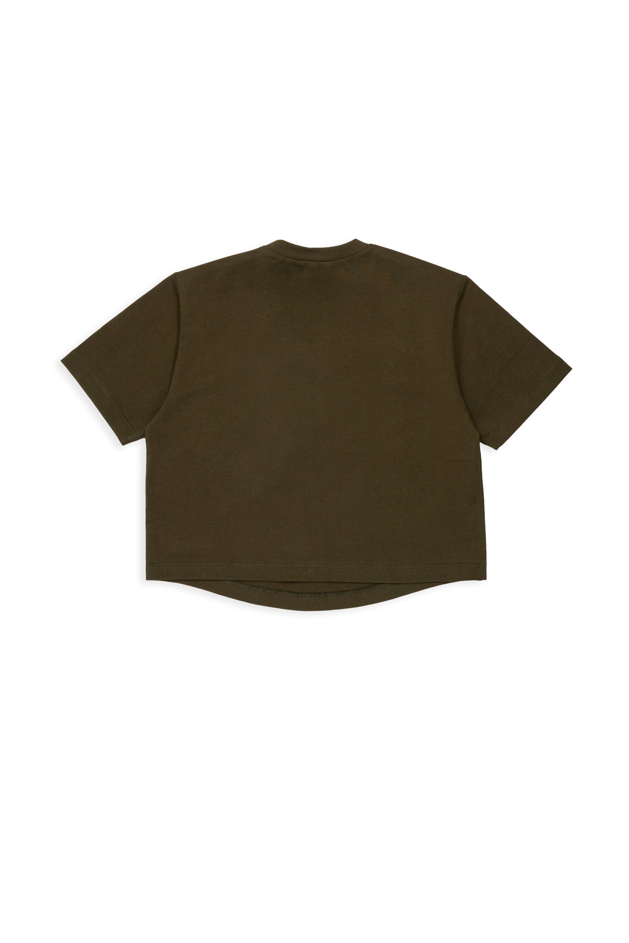 Camiseta con bolsillo de parche y logo