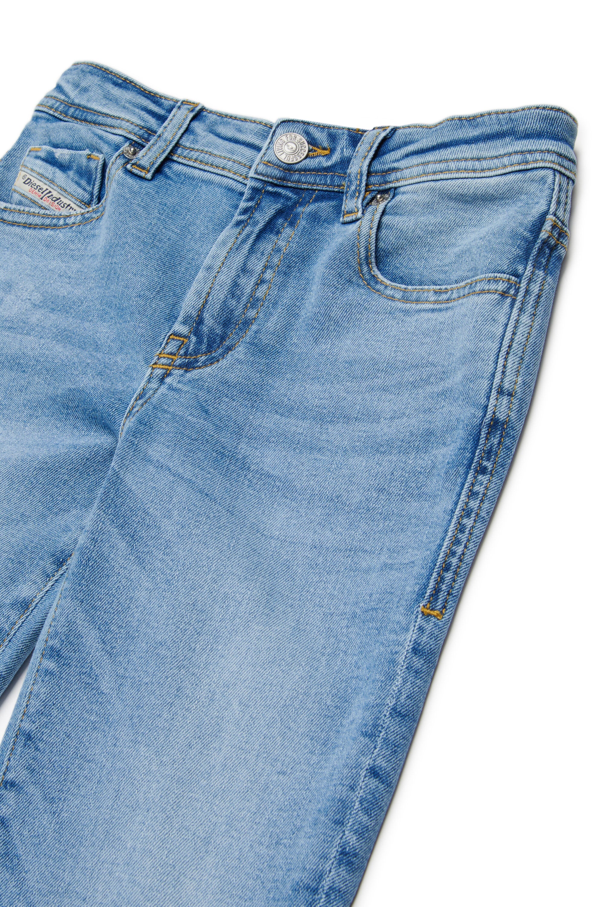 Jeans slim fit lavado azul claro - 2004