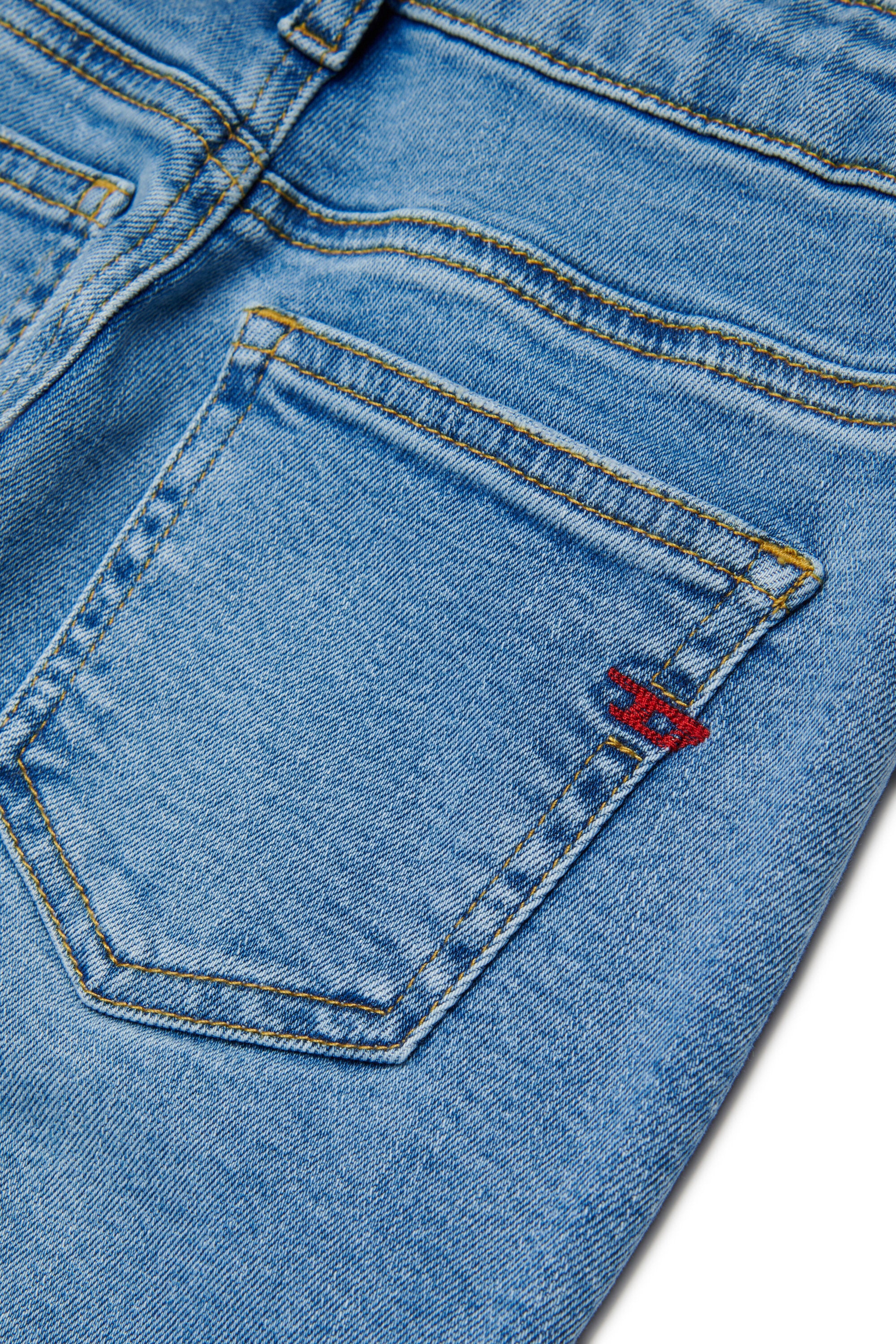 Jeans slim fit lavado azul claro - 2004