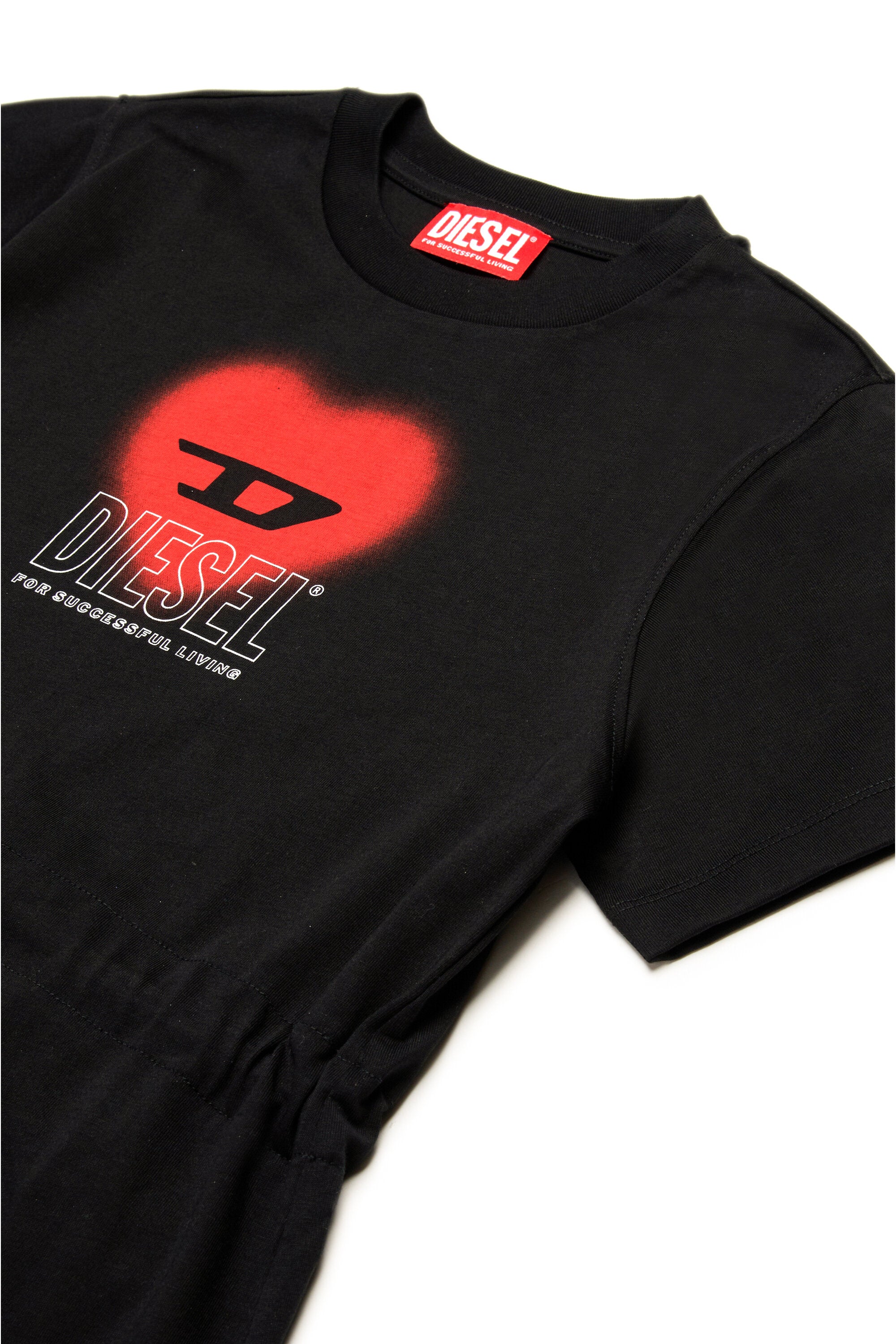 Vestido con gráficos de corazones