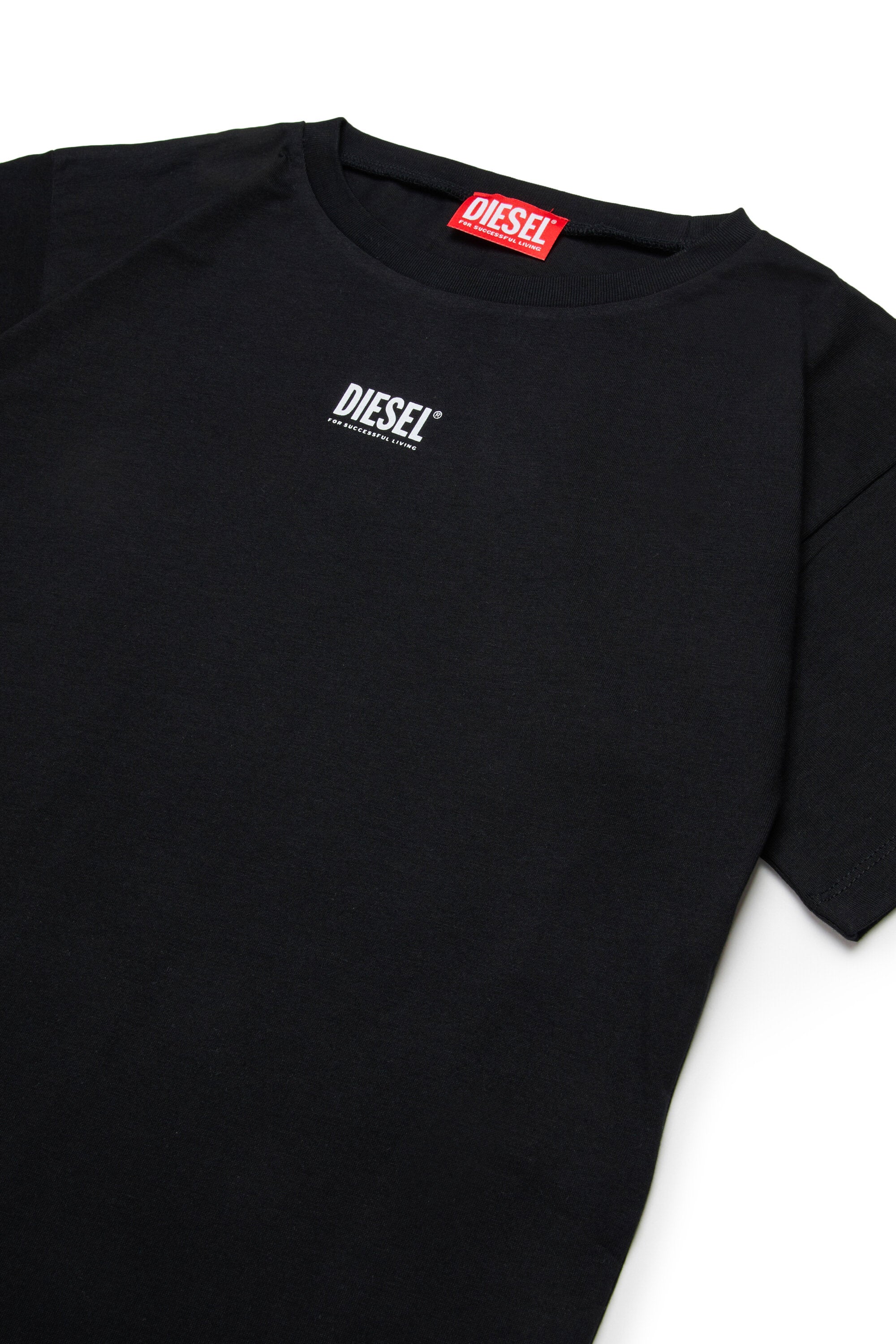 Vestido de playa con logotipo institucional