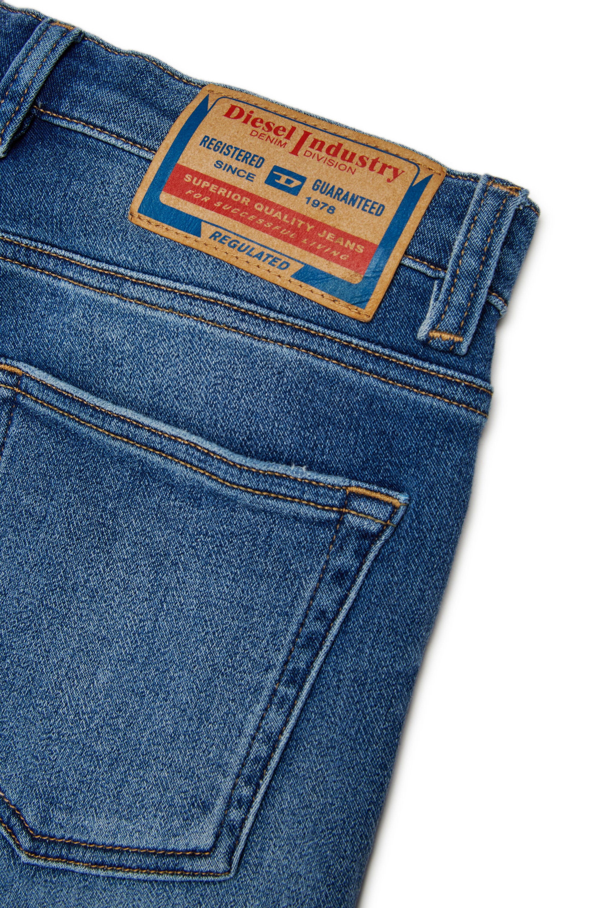 Medium blue relaxed JoggJeans® with abrasions - D-Argjx