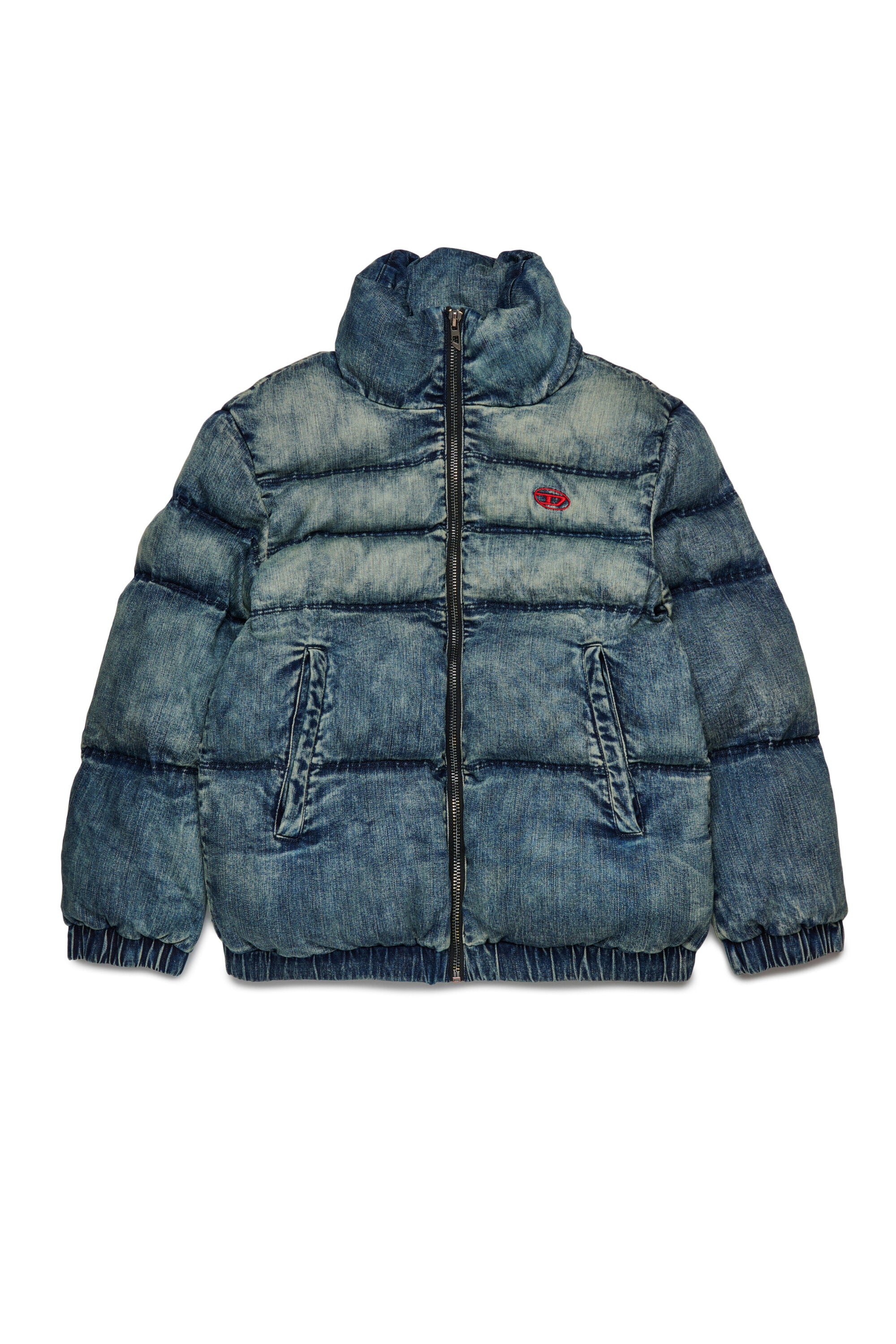 Chaqueta corta acolchada en denim efecto sucio
