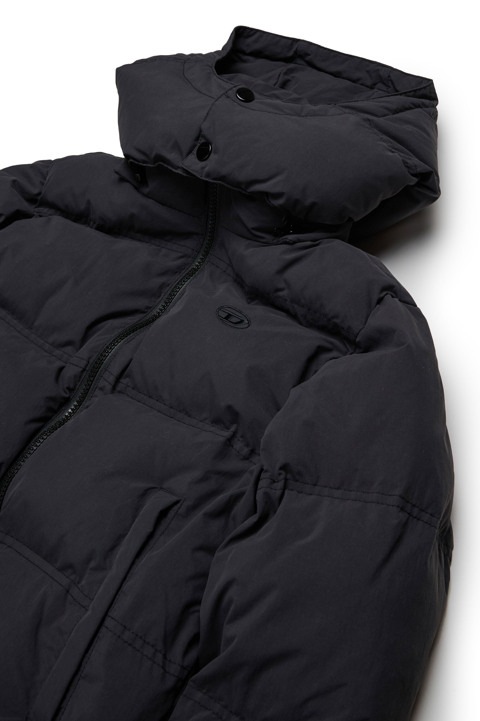 Chaqueta corta acolchada con capucha