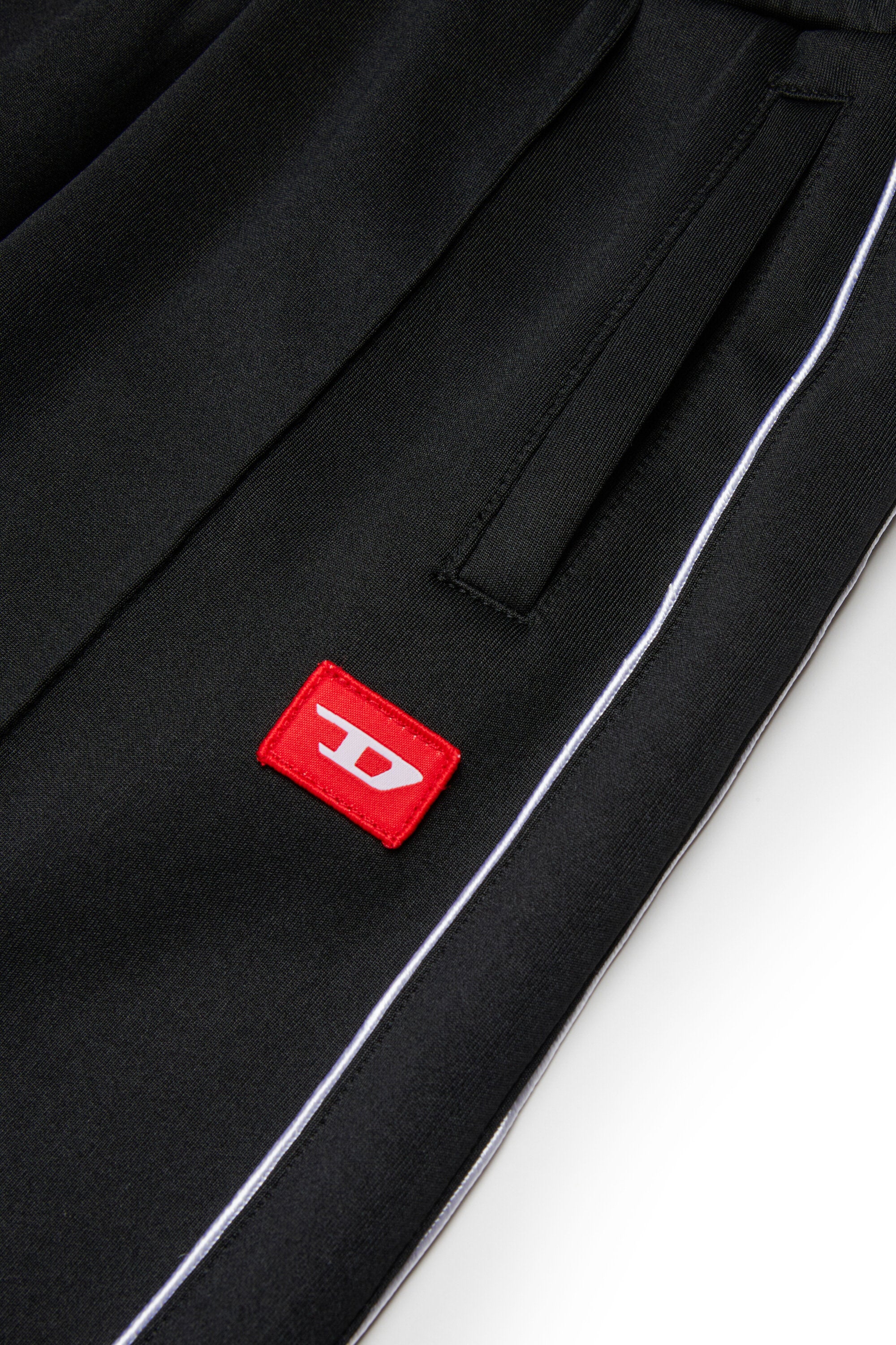 Pantalones globo de triacetato con parche D rojo