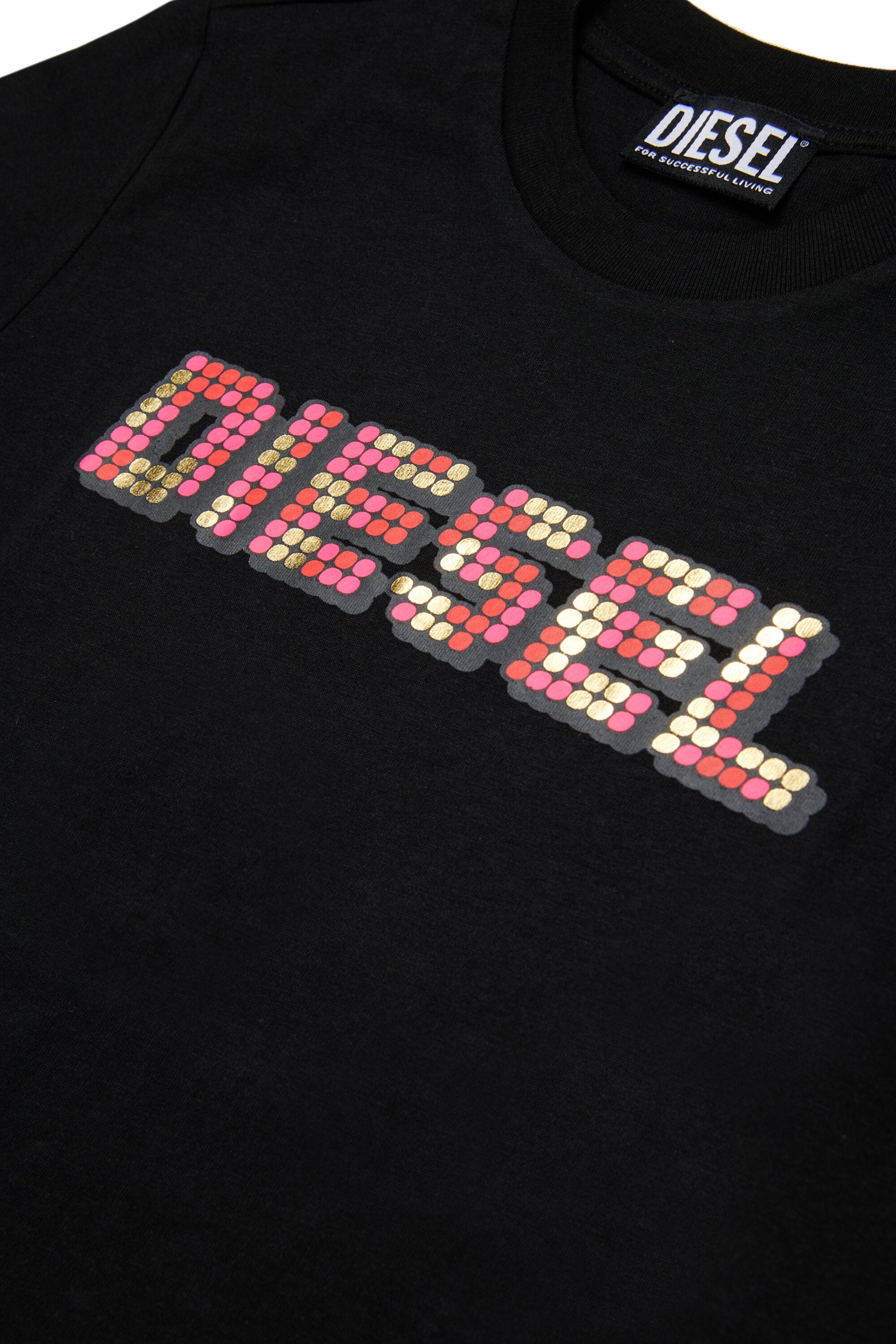 Camiseta con logotipo multicolor