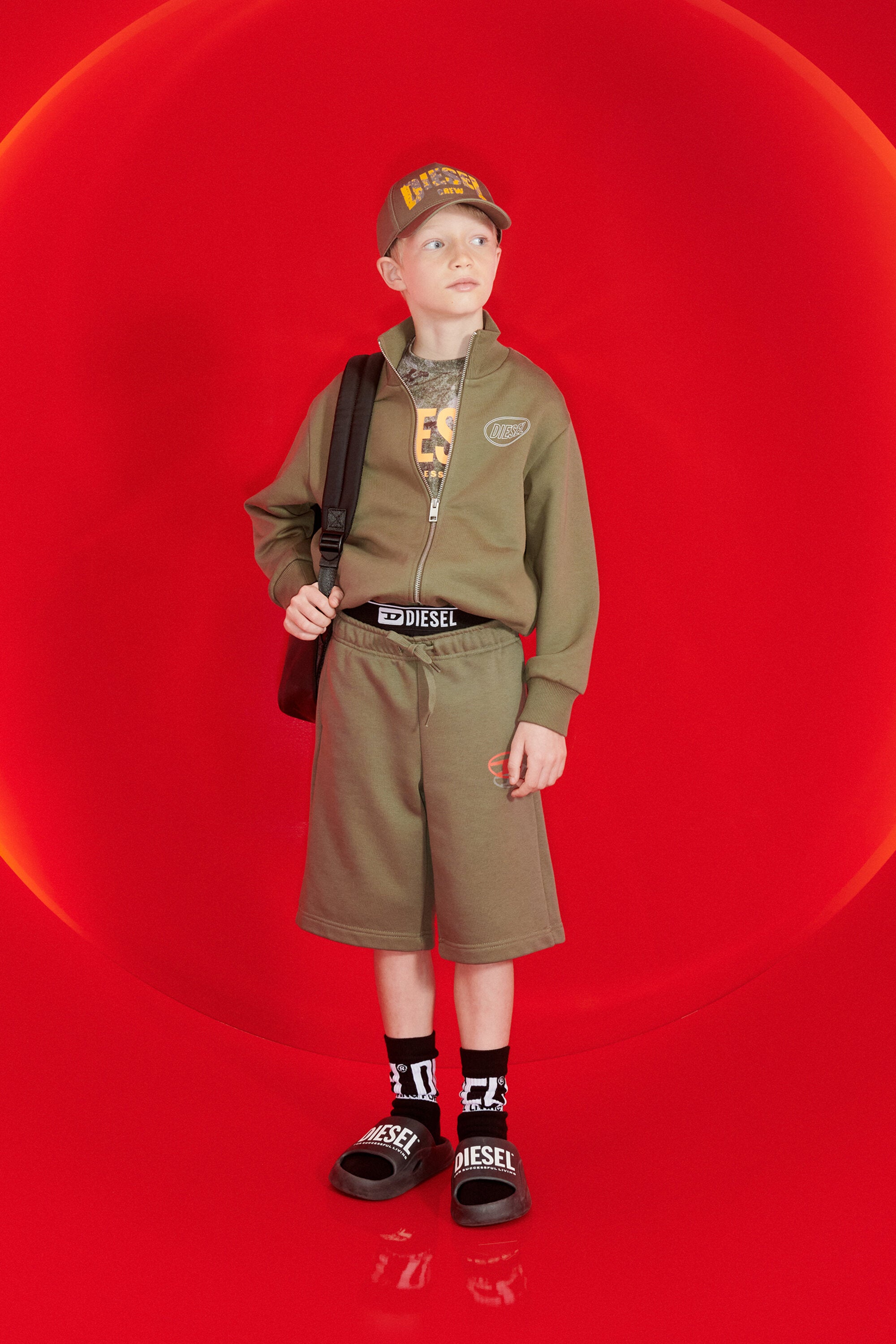 Sudadera con cremallera completa y logo