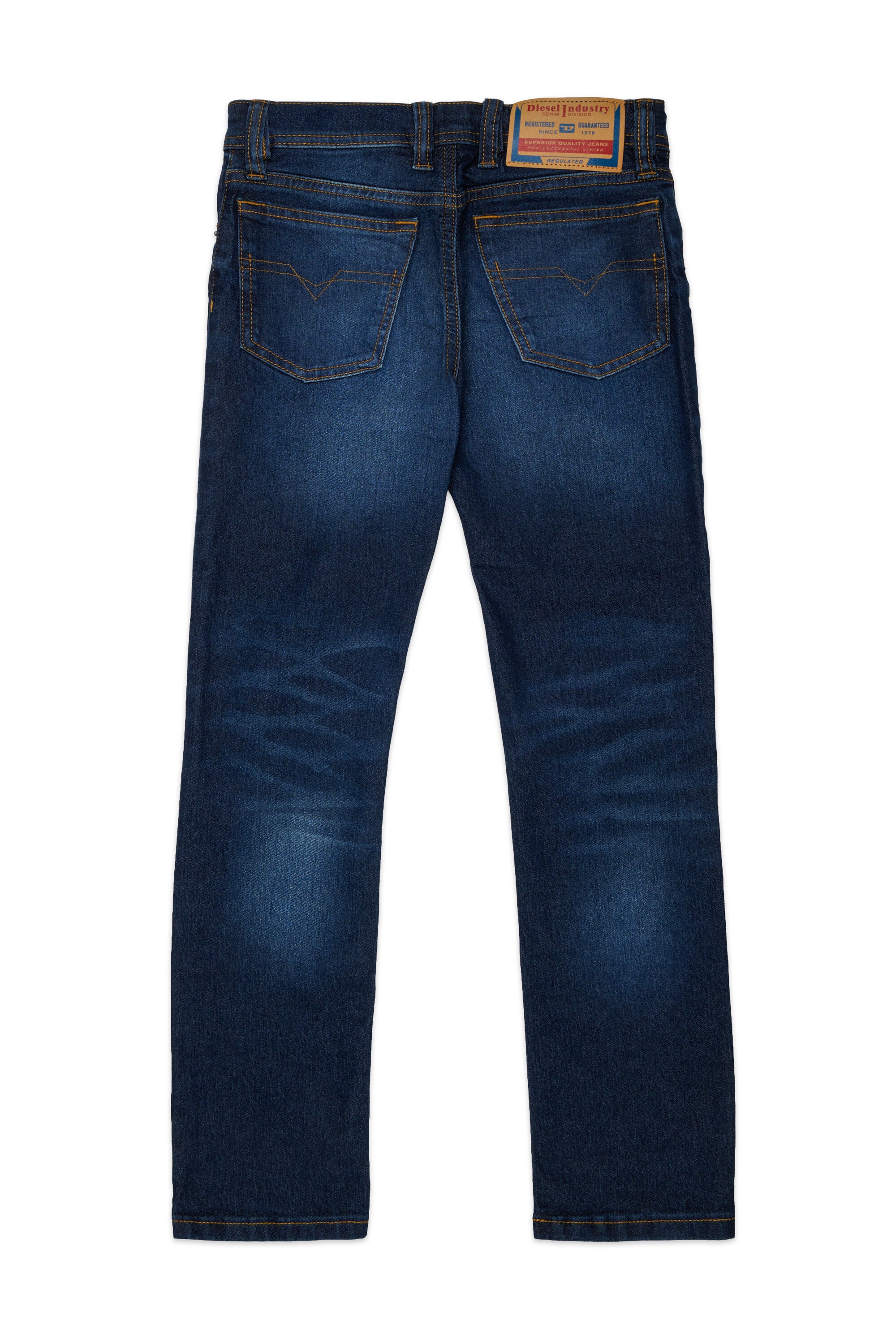 Jeans slim fit lavado azul medio
