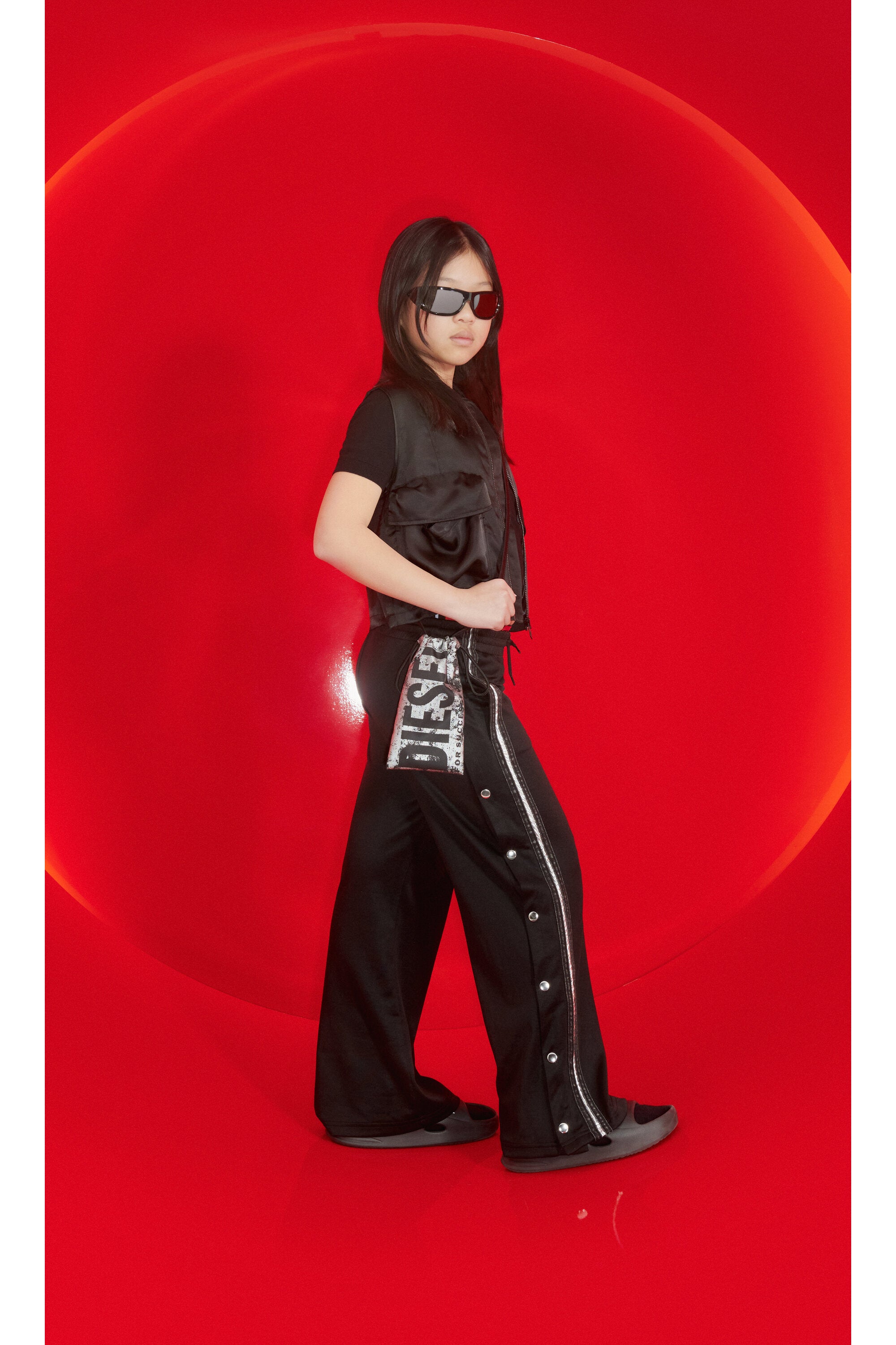 Bolso bandolera con logo