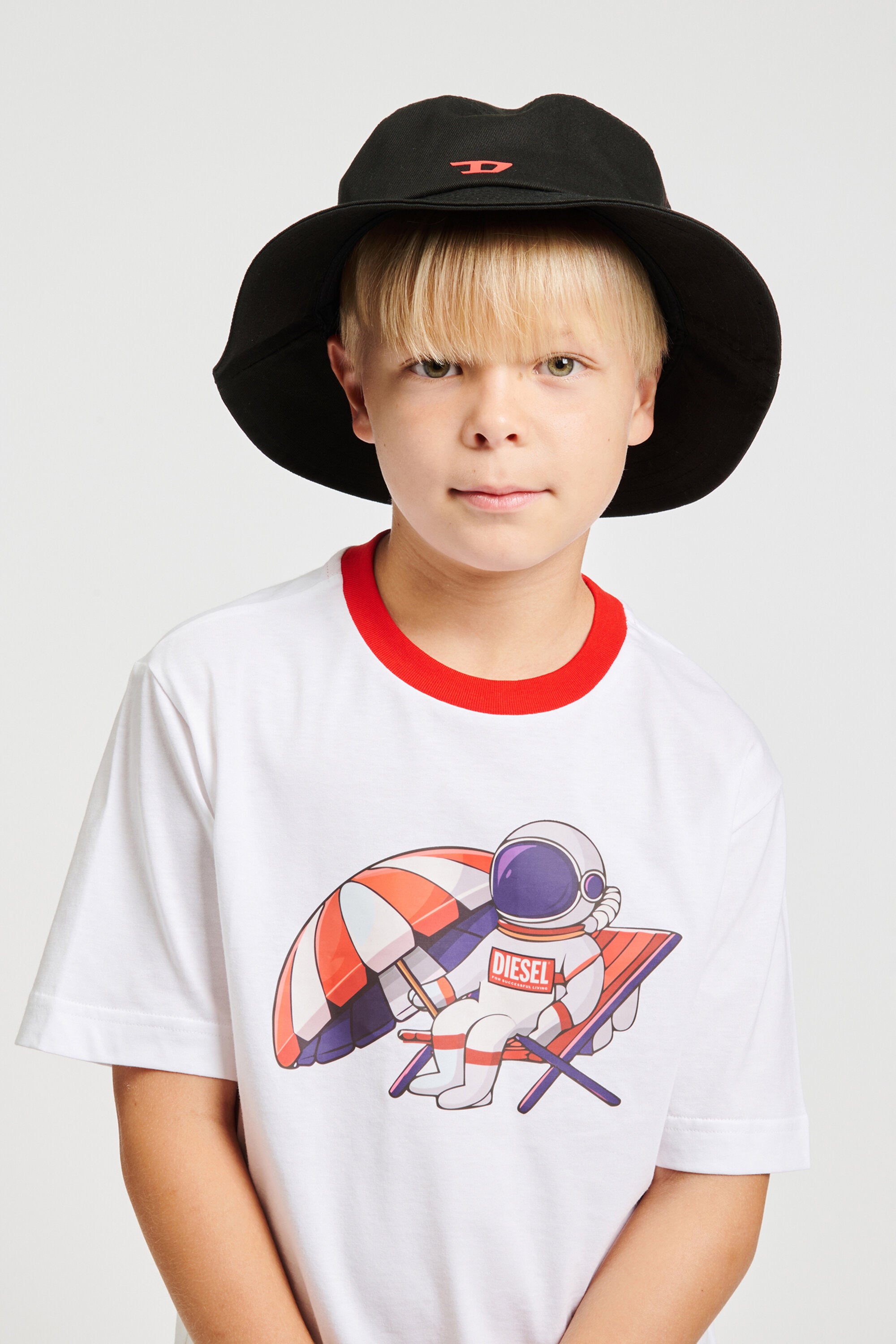 Sombrero de pescador con parche D