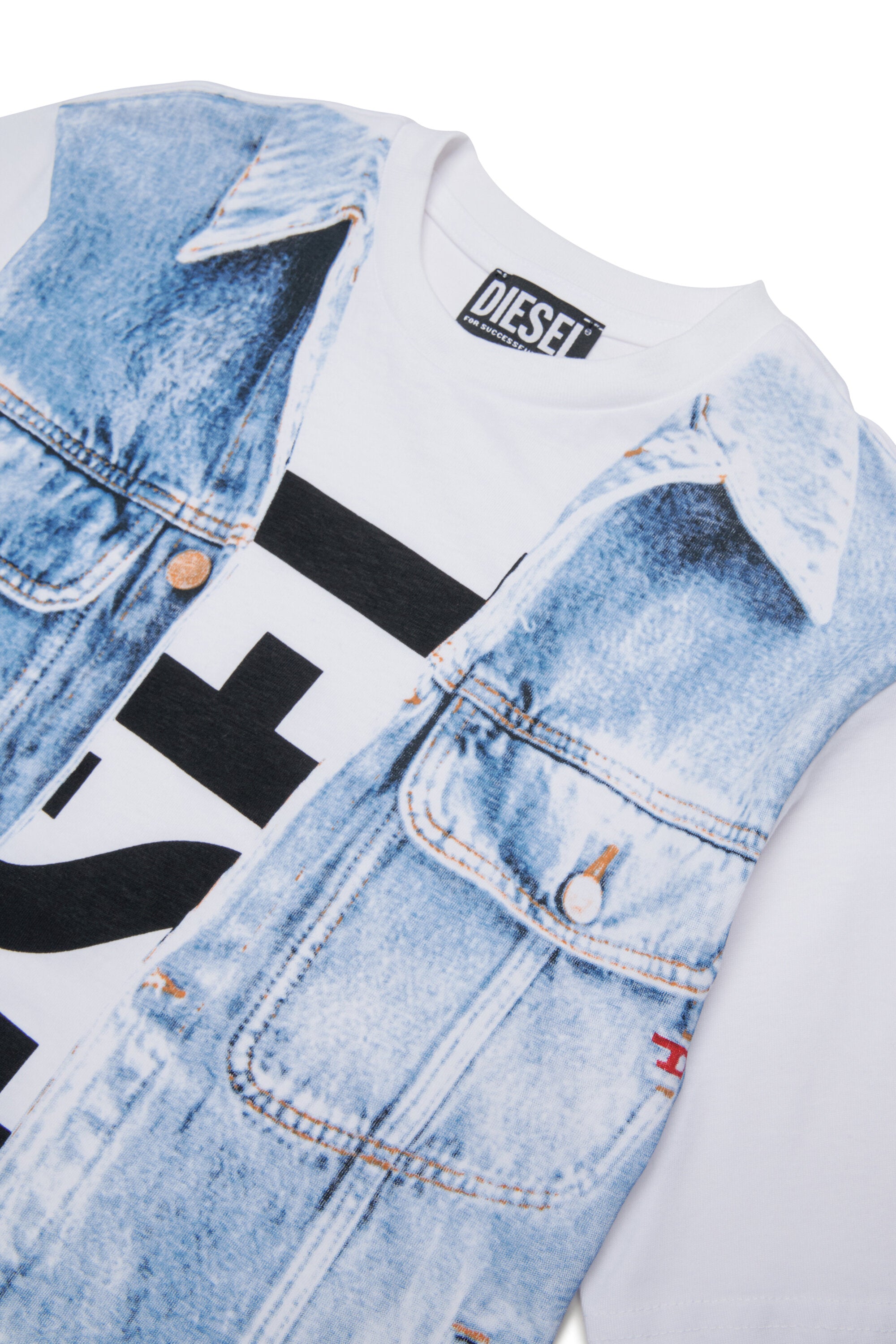 Camiseta con estampado efecto denim y logo