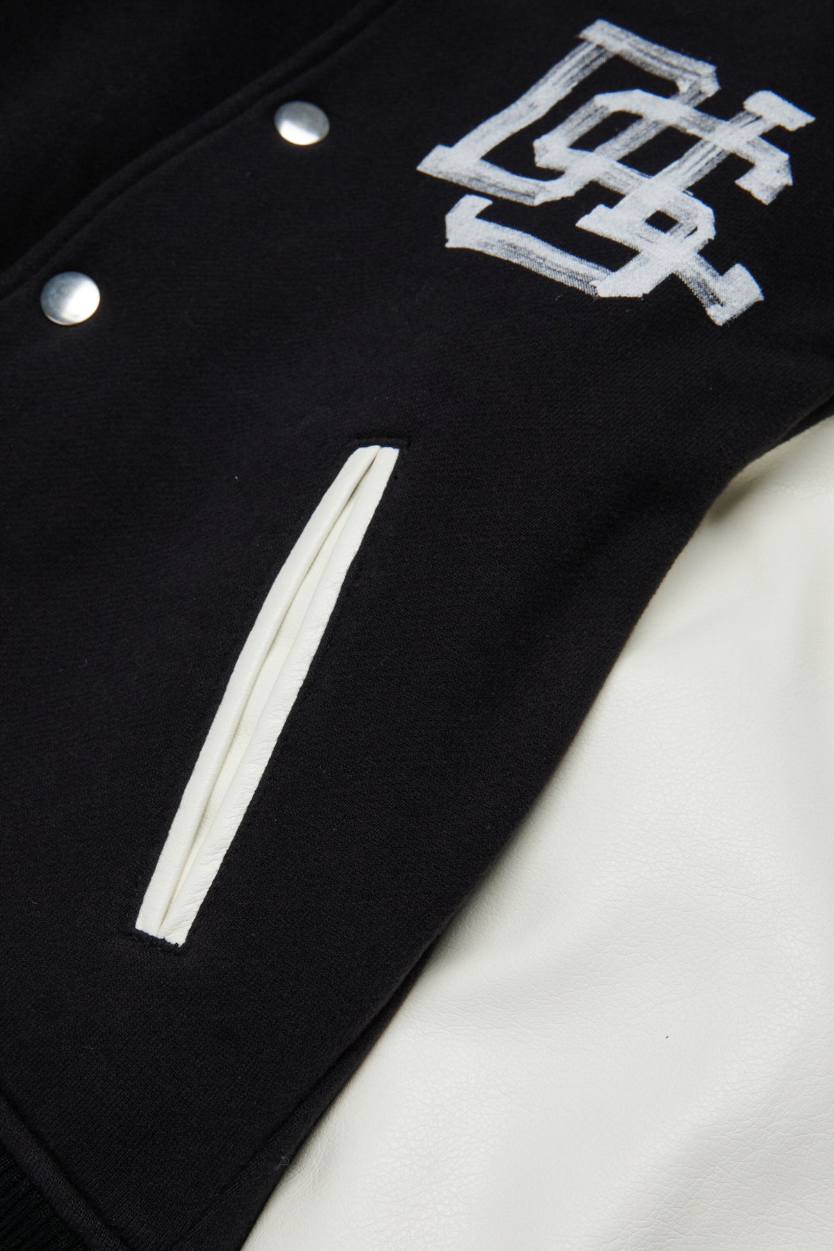 Cazadora bomber con logo estampado