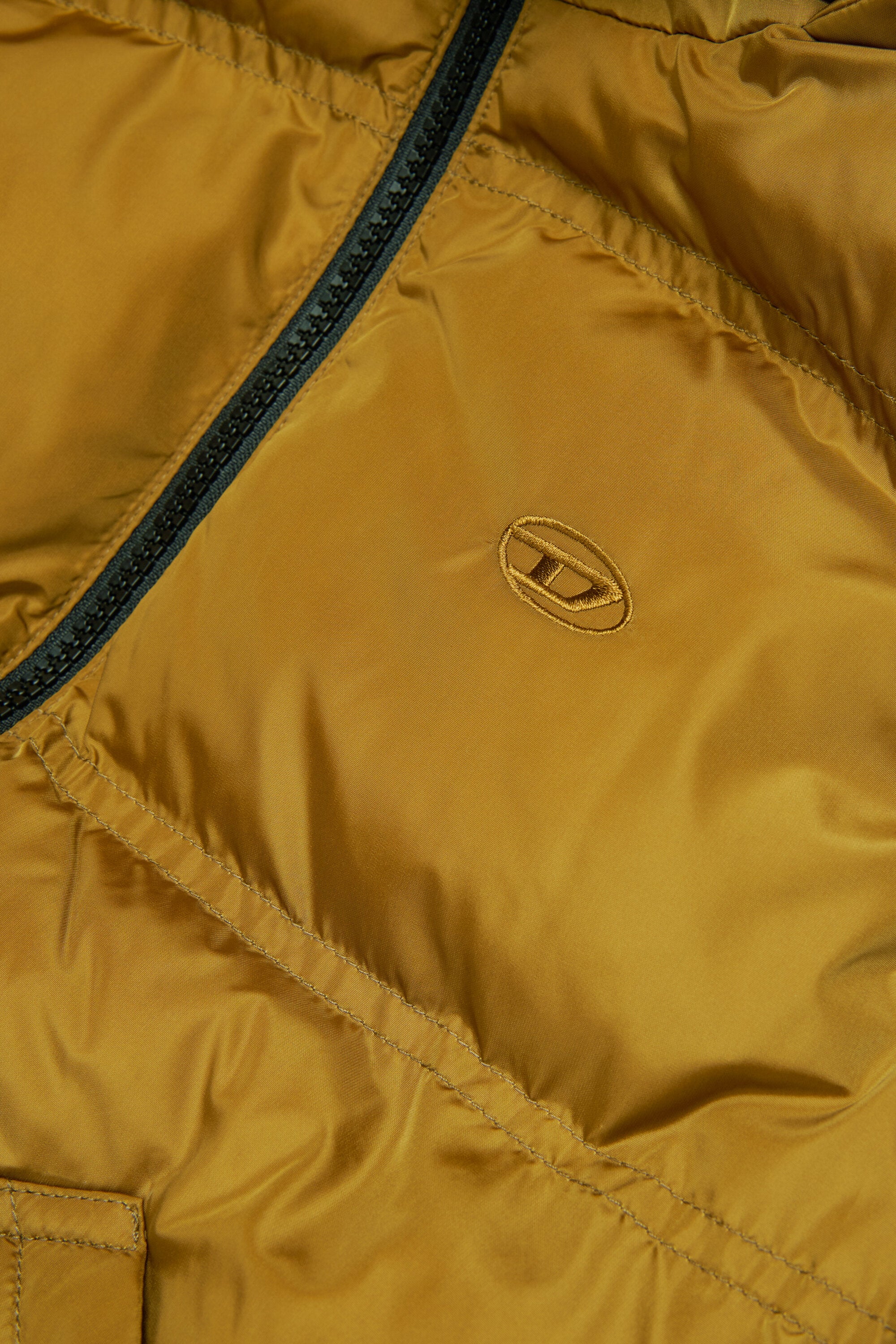 Padded jacket with printed logo
