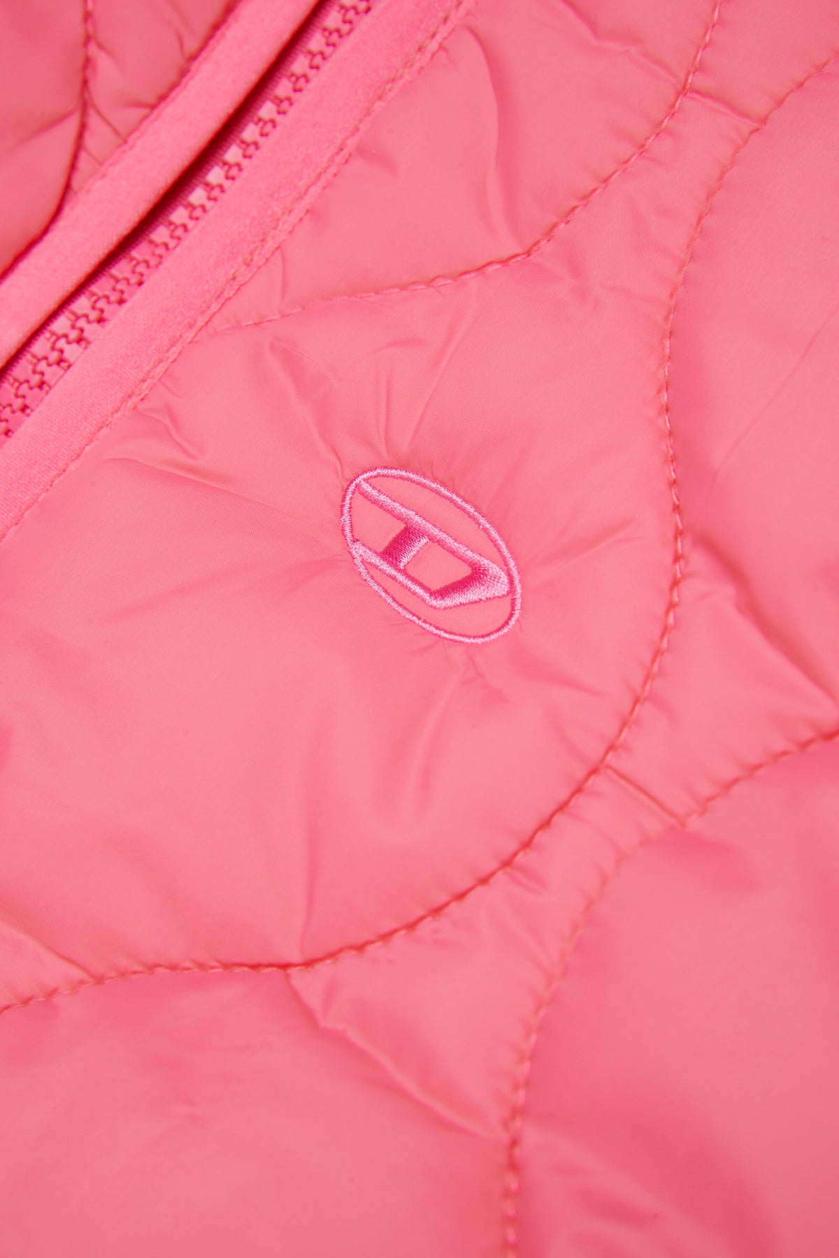 Chaqueta acolchada con logo estampado
