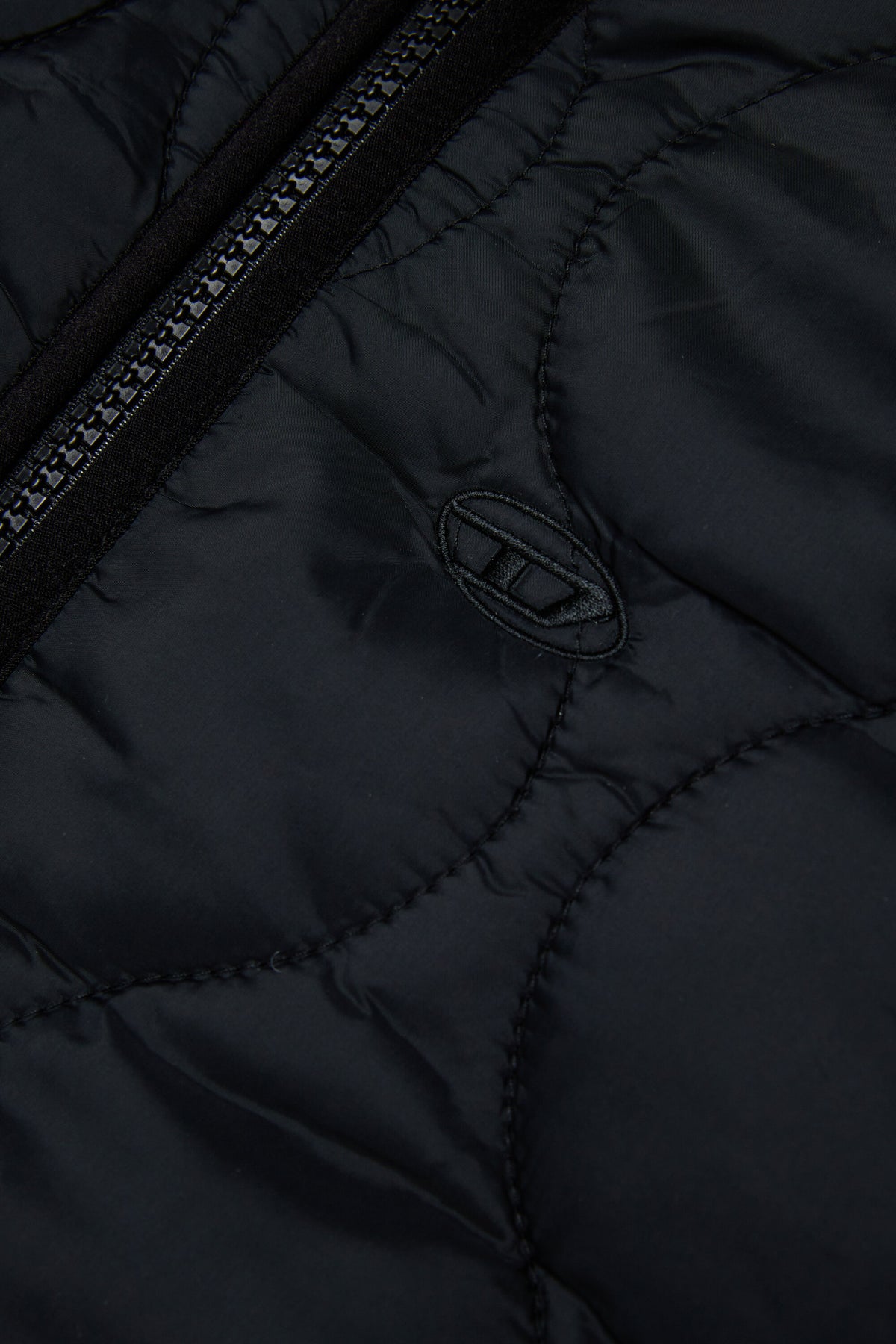 Chaqueta acolchada con logo estampado