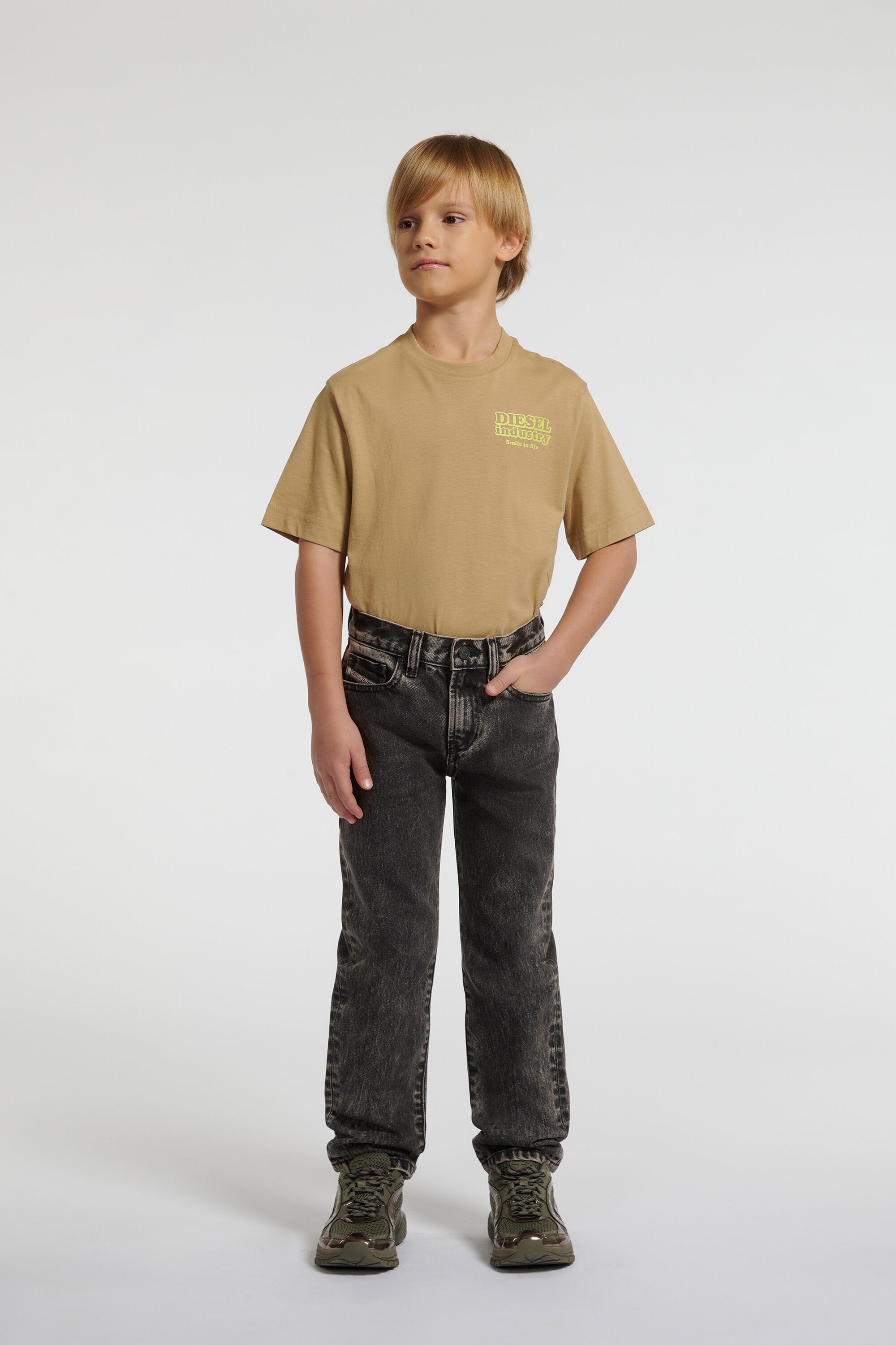Jeans corte regular en lavado negro - 2020 D-Viker