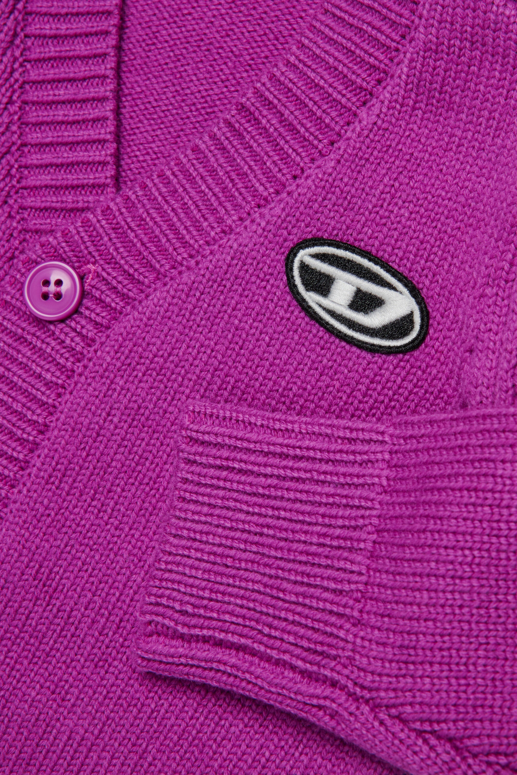 Cárdigan de lana y cachemira con parche ovalado en forma de D