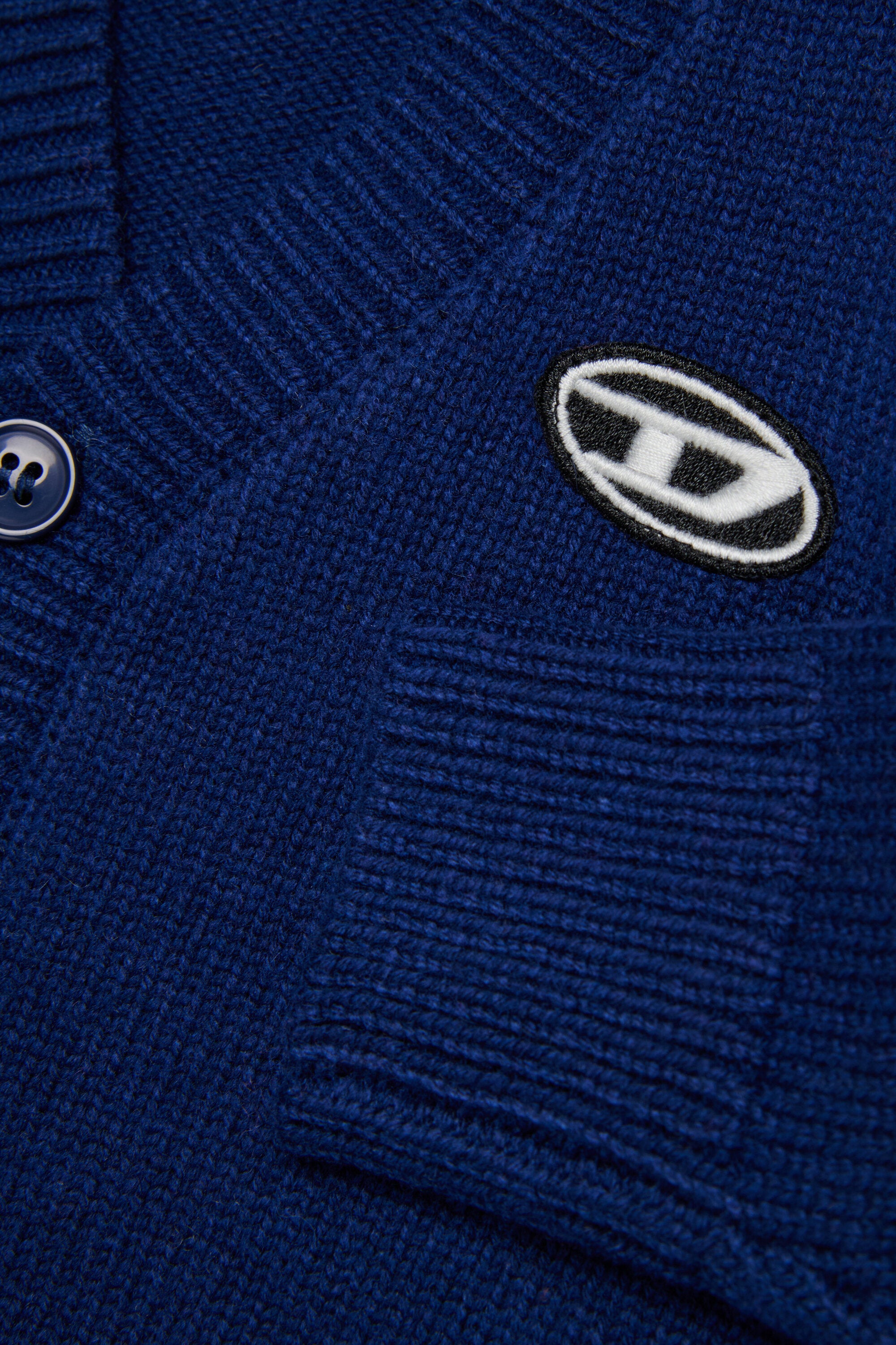 Cárdigan de lana y cachemira con parche ovalado en forma de D