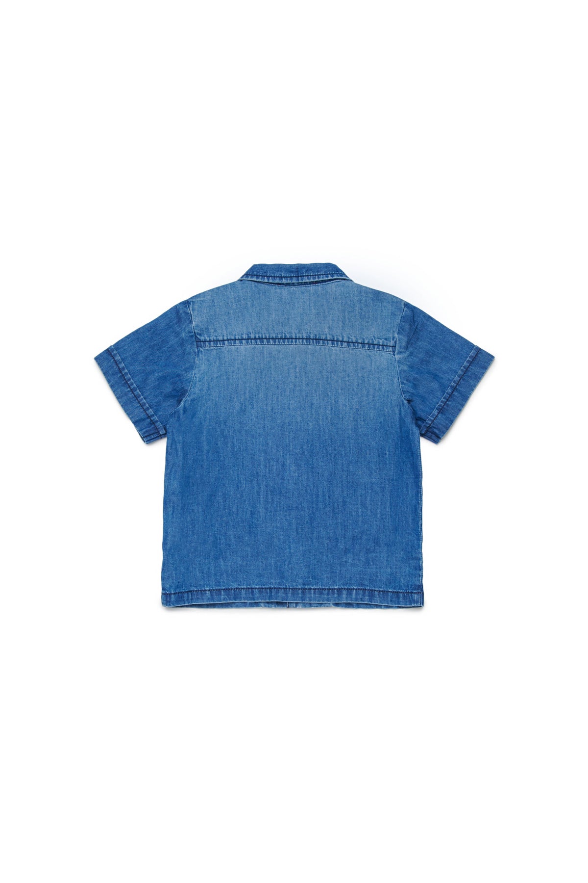 Short-sleeved shirt with logo