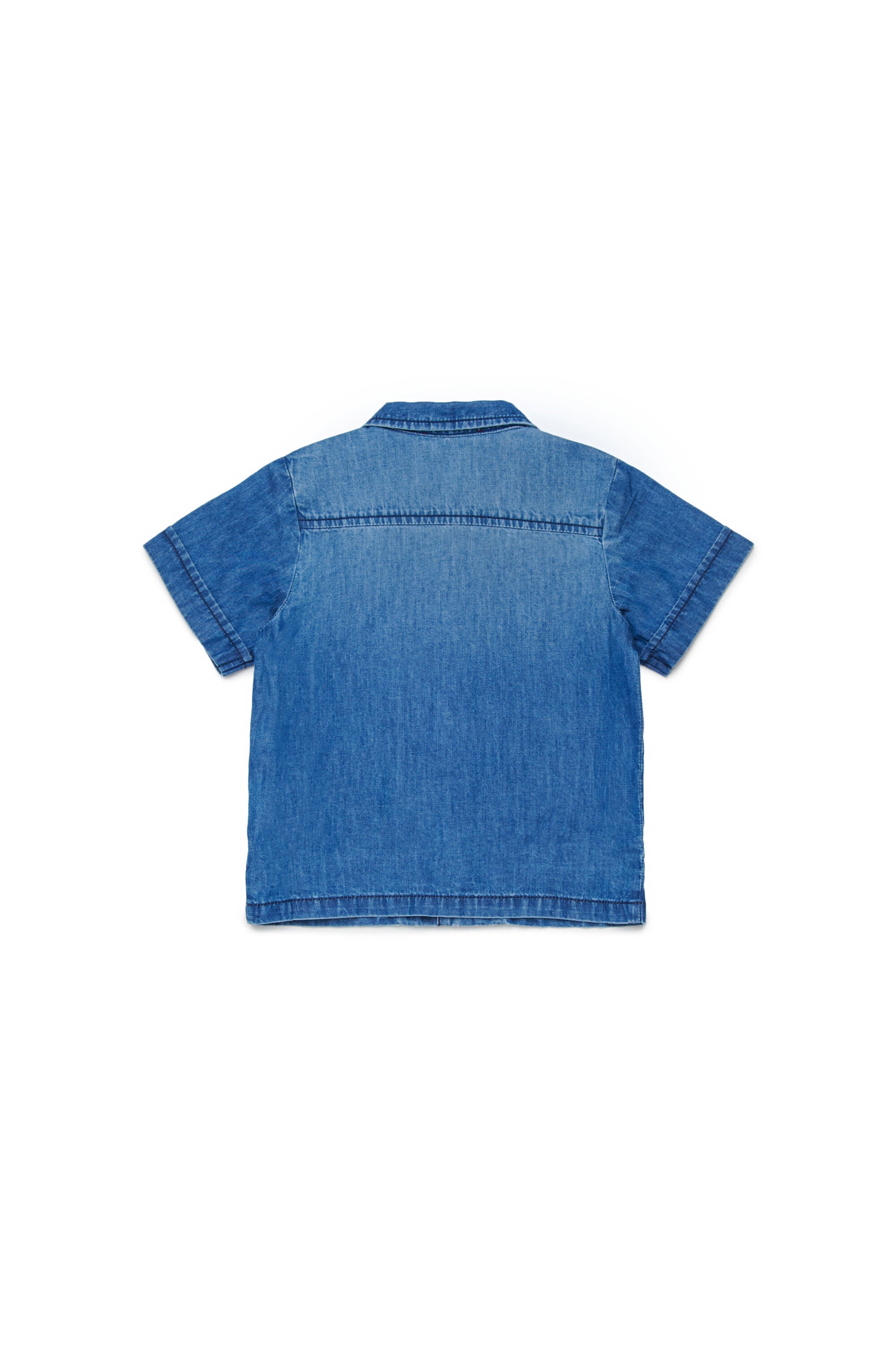 Short-sleeved shirt with logo