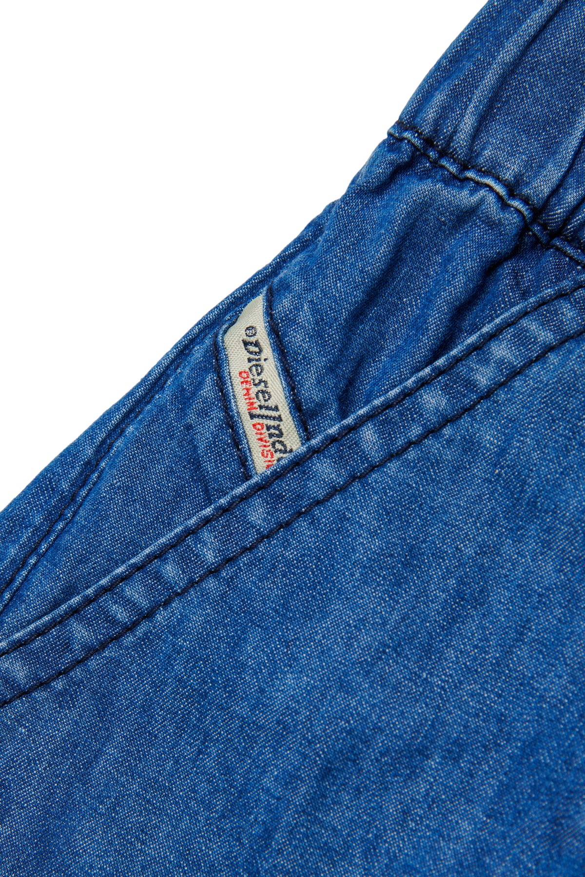 Jeans relaxed fit lavado azul medio