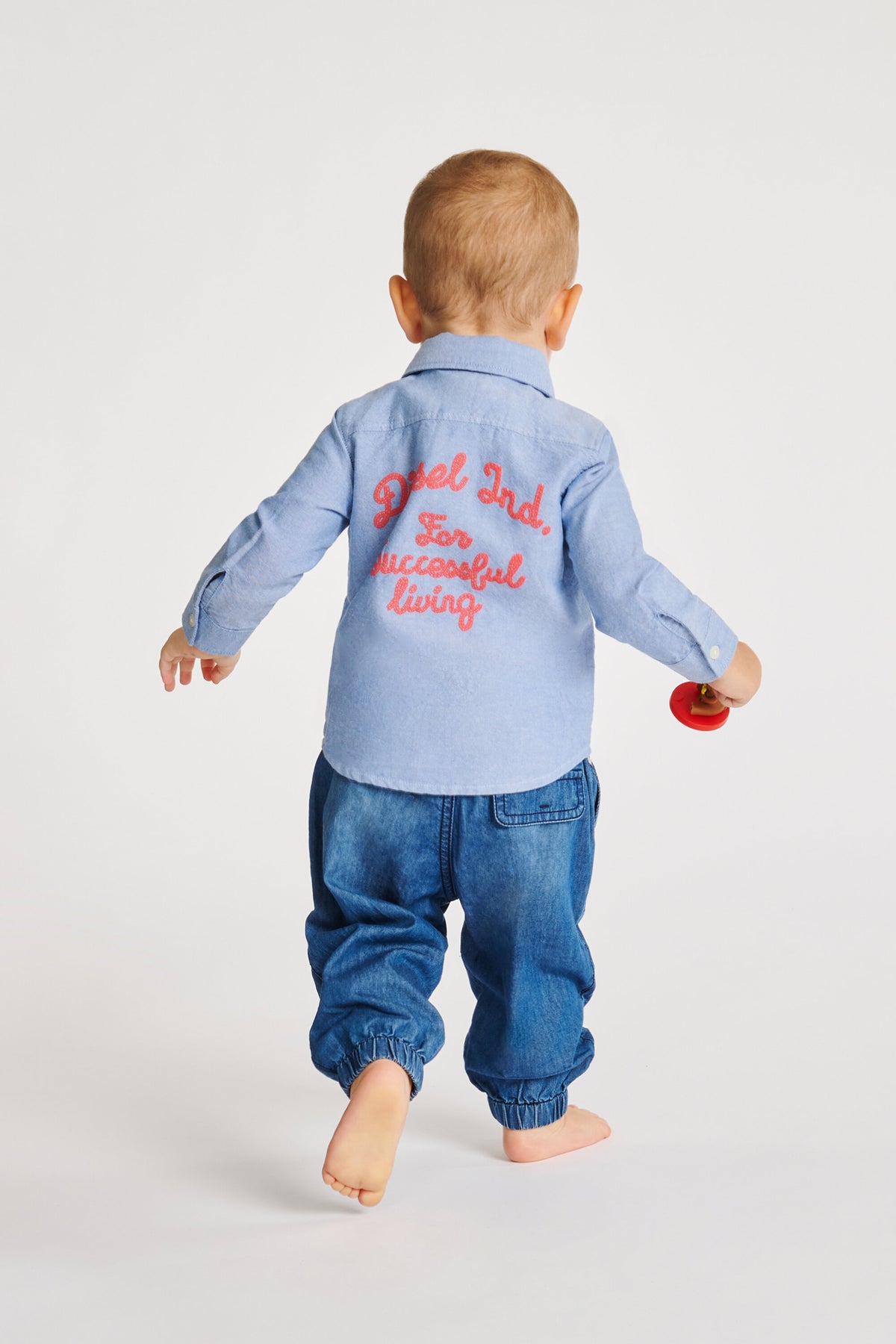 Jeans relaxed fit lavado azul medio