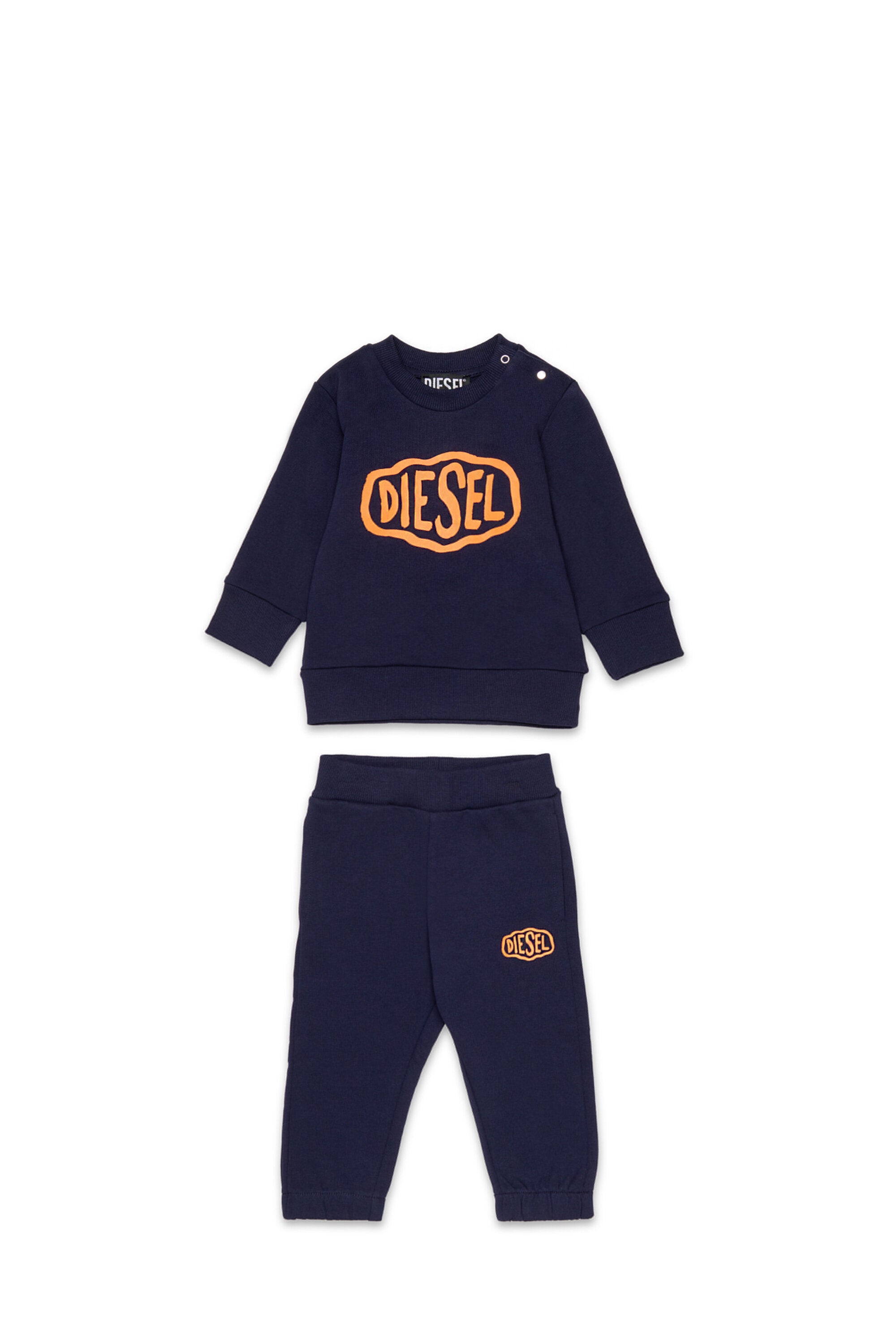 Tracksuit with logo