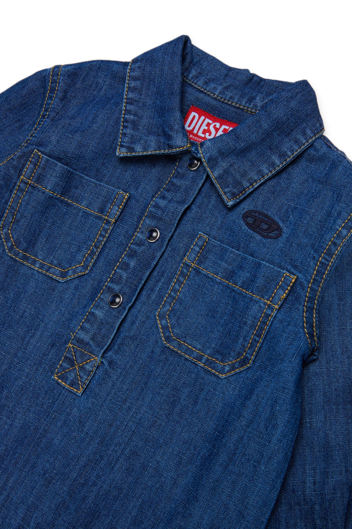 Vestido vaquero con logo