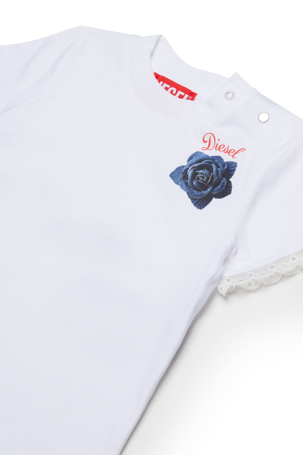 Camiseta con logo y mangas de encaje