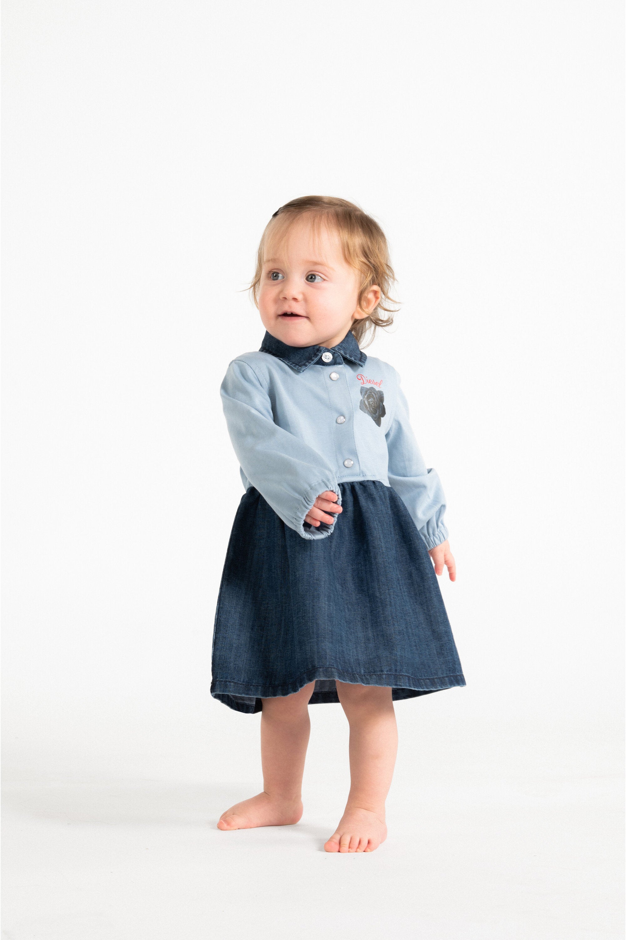 Dress with collar and logo
