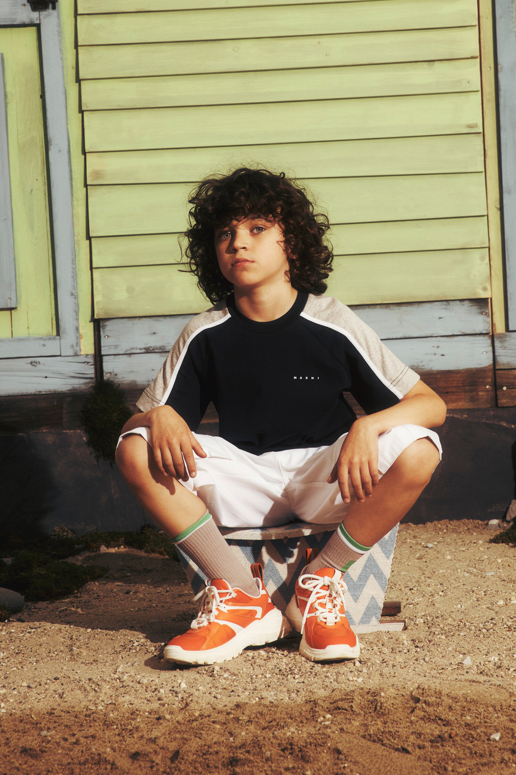 Camiseta con detalles colorblock