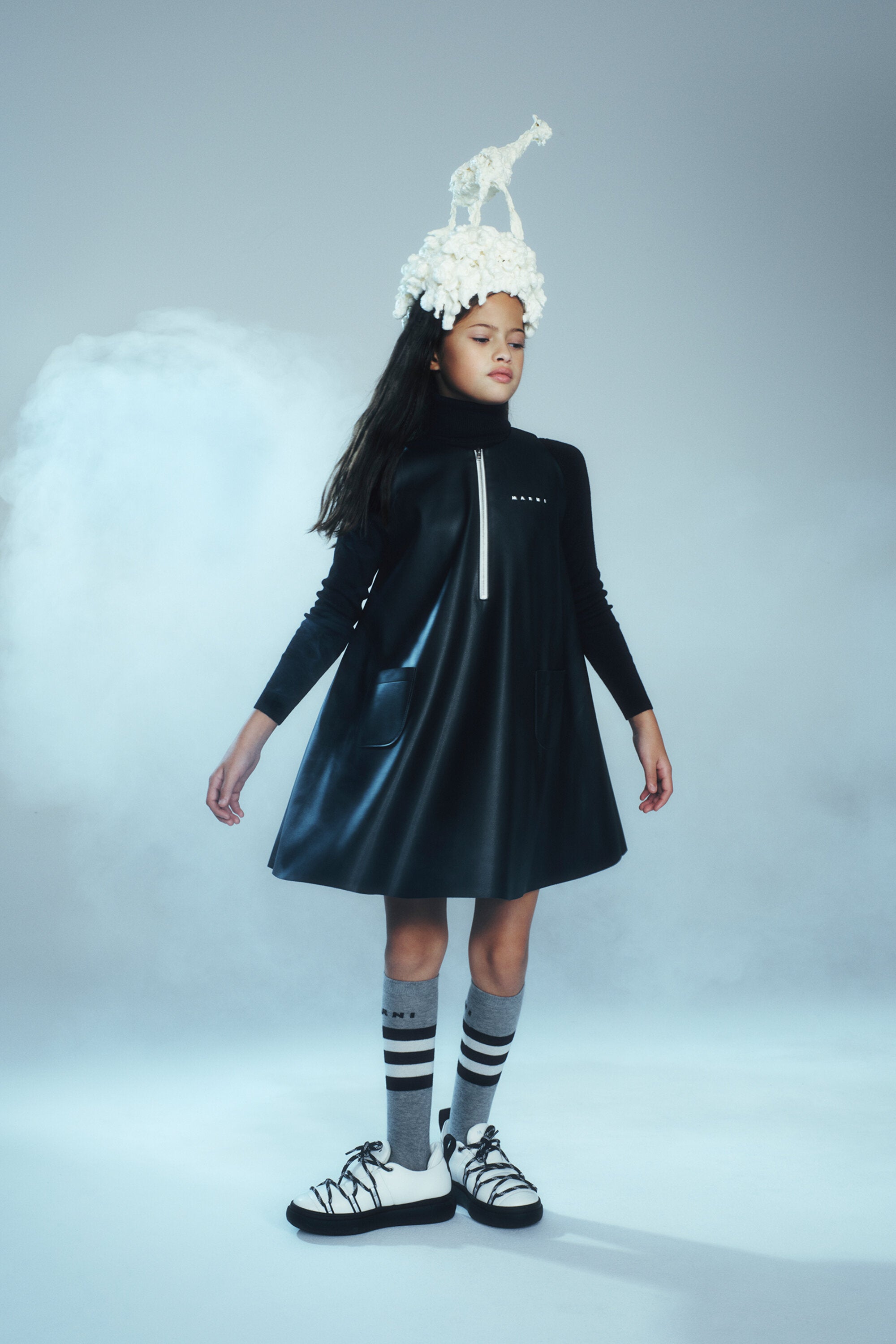 Vestido corto acampanado en tejido recubierto