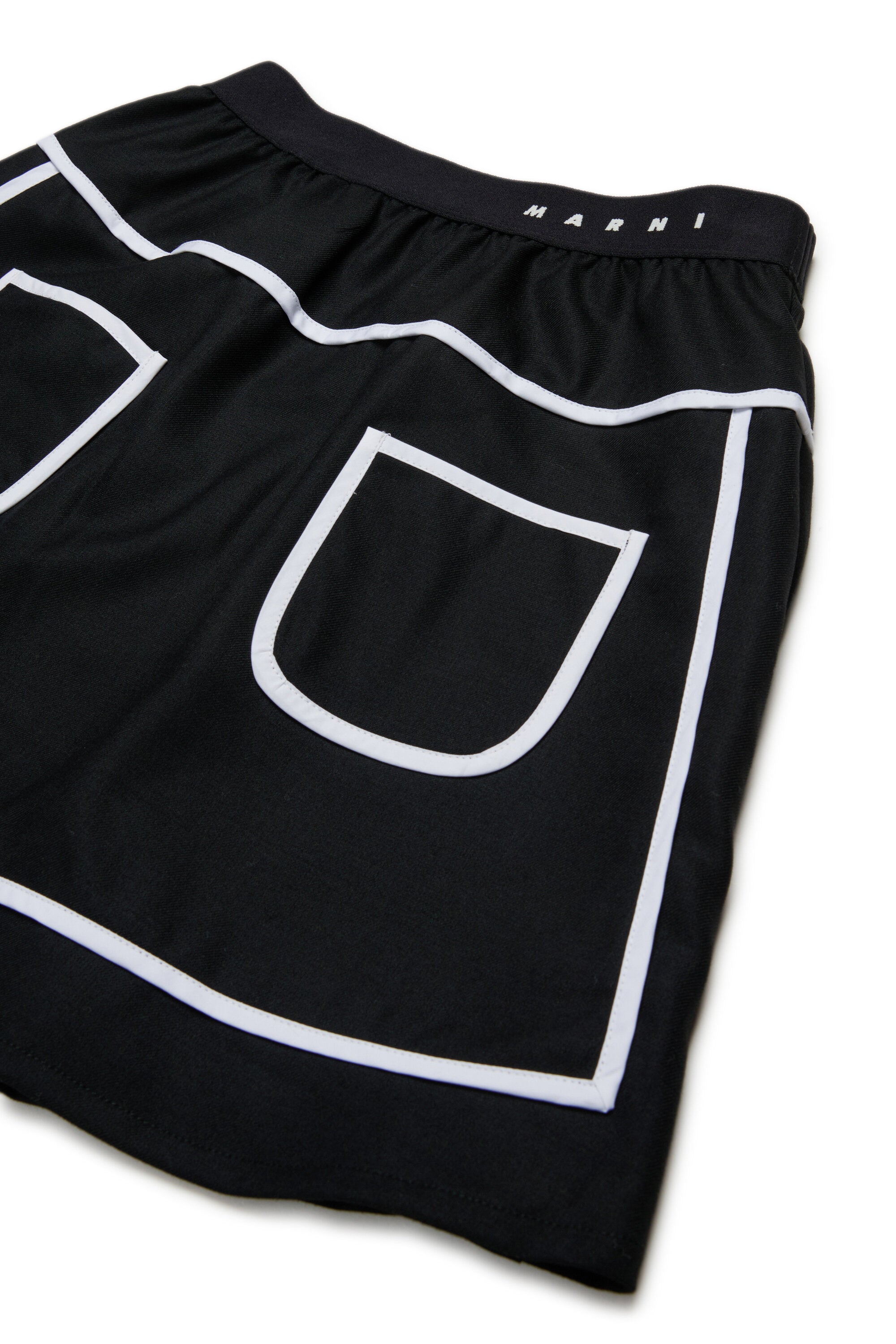 Falda corta de franela con ribetes en contraste