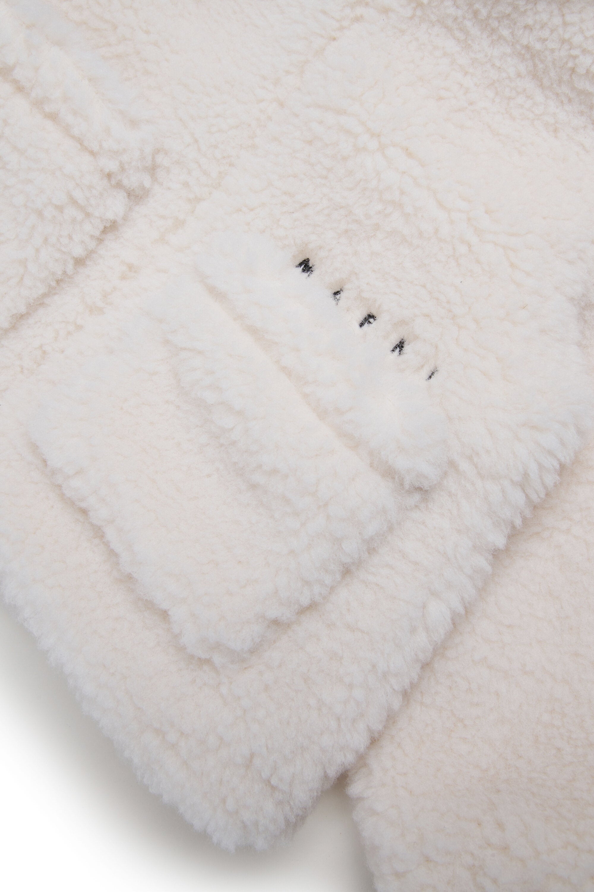 Chaqueta con capucha y logotipo