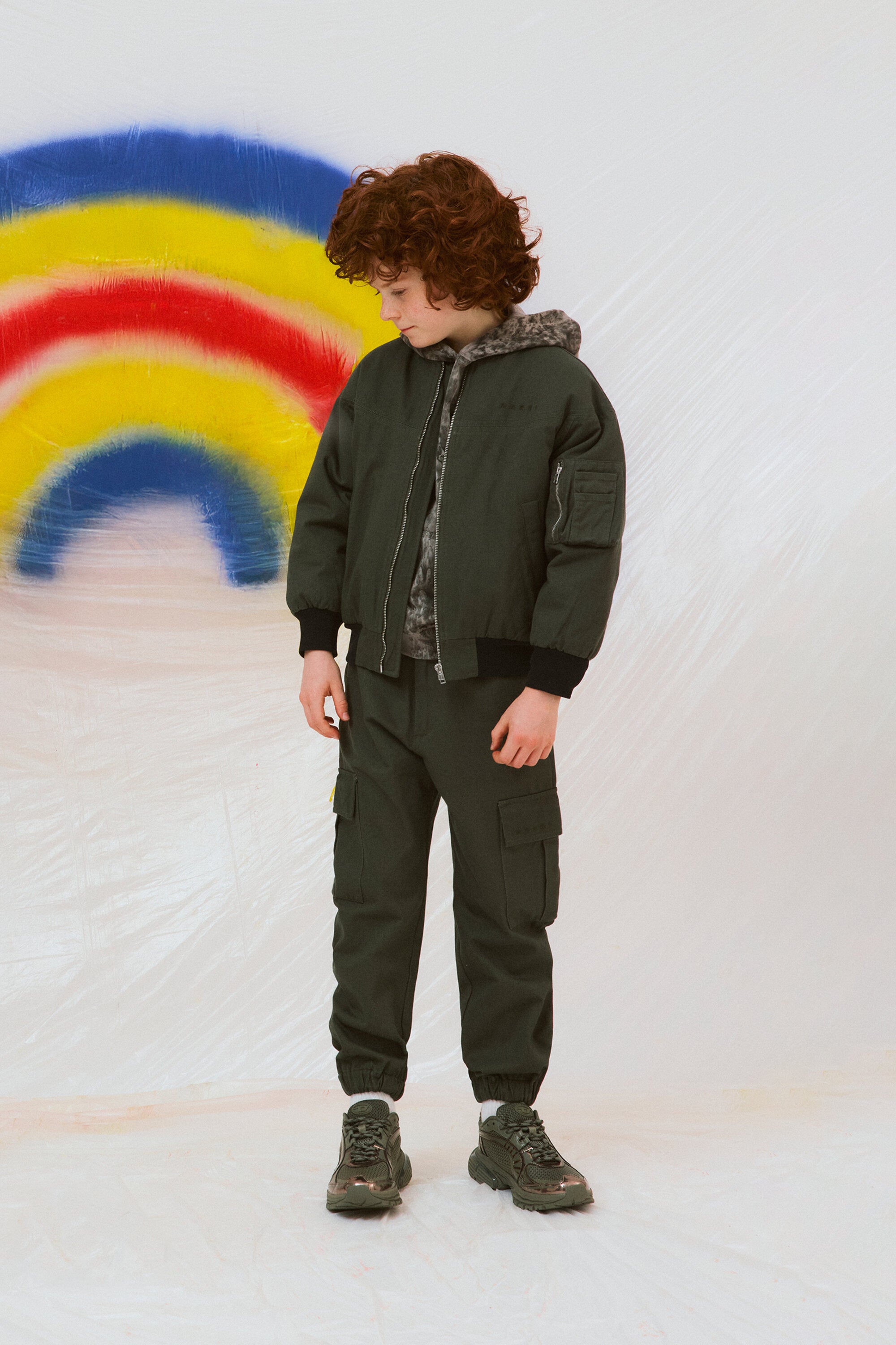 Pantalones cargo de gabardina con tirantes ajustables