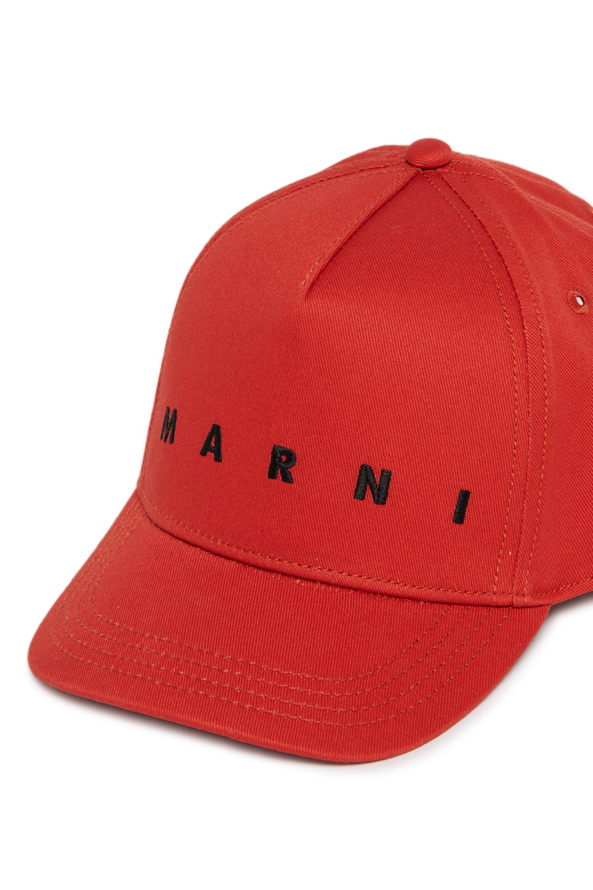 Gorra de béisbol con marca de gabardina