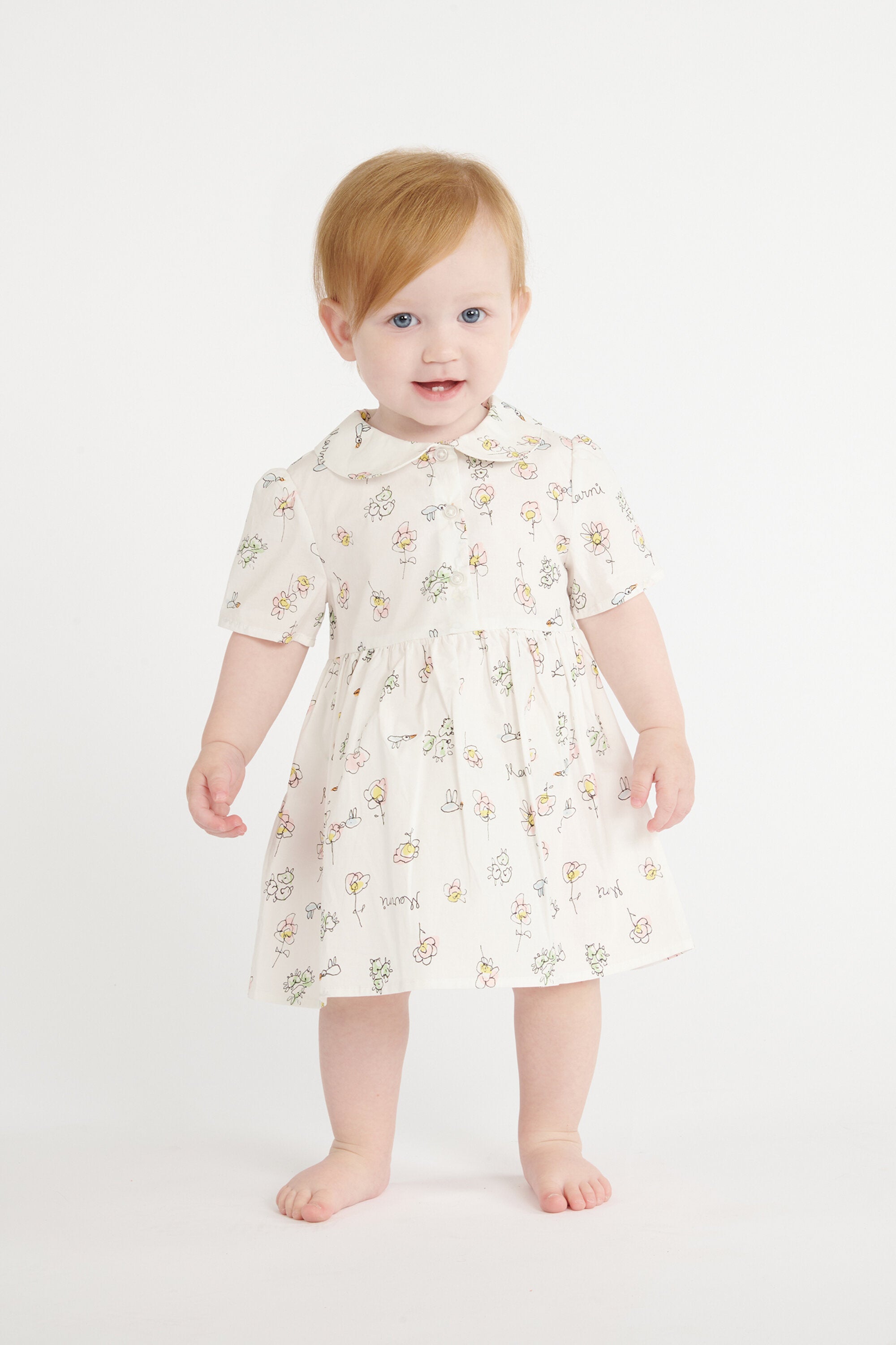 Vestido con estampado de flores y cuello redondeado