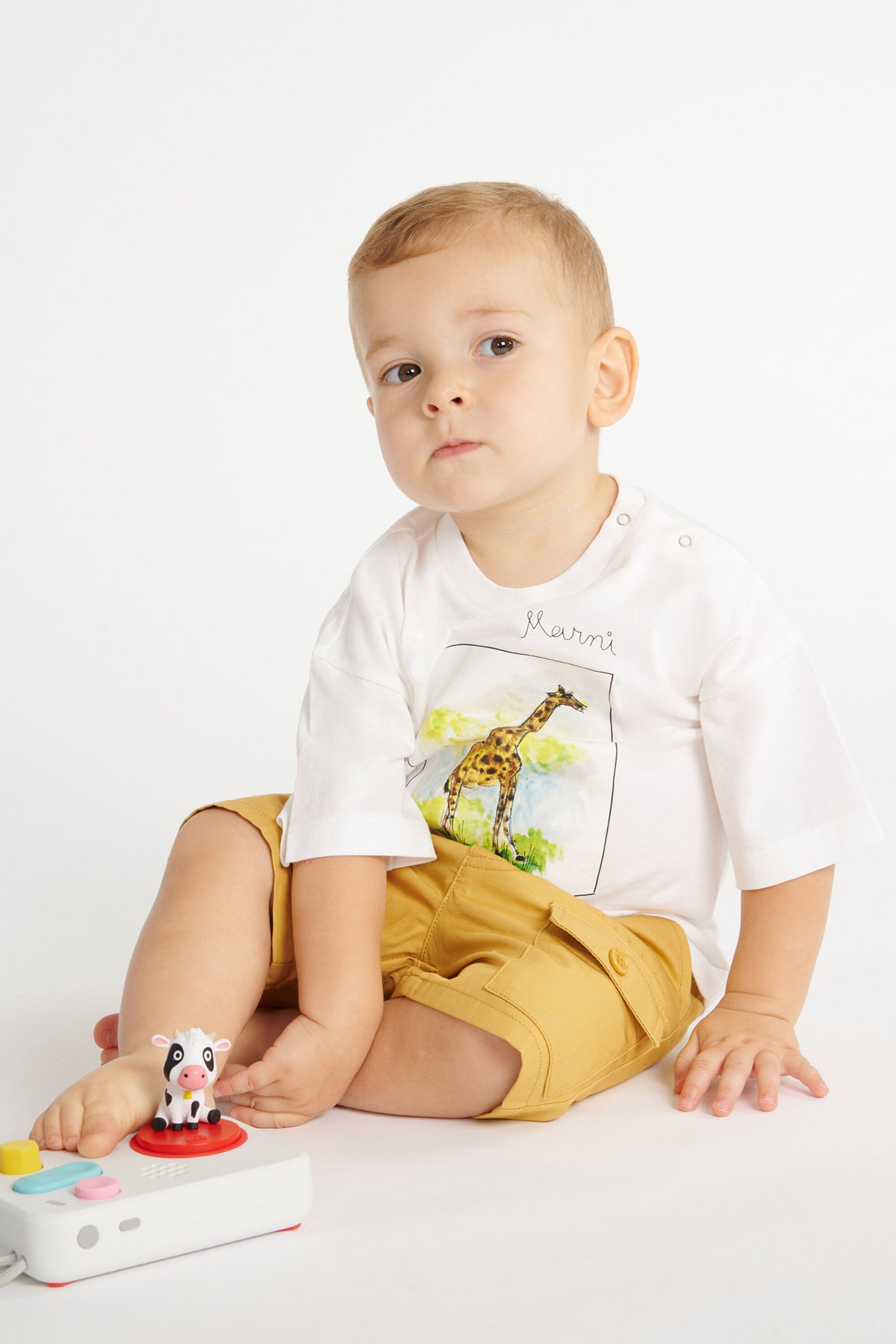 T-shirt with giraffe print and logo