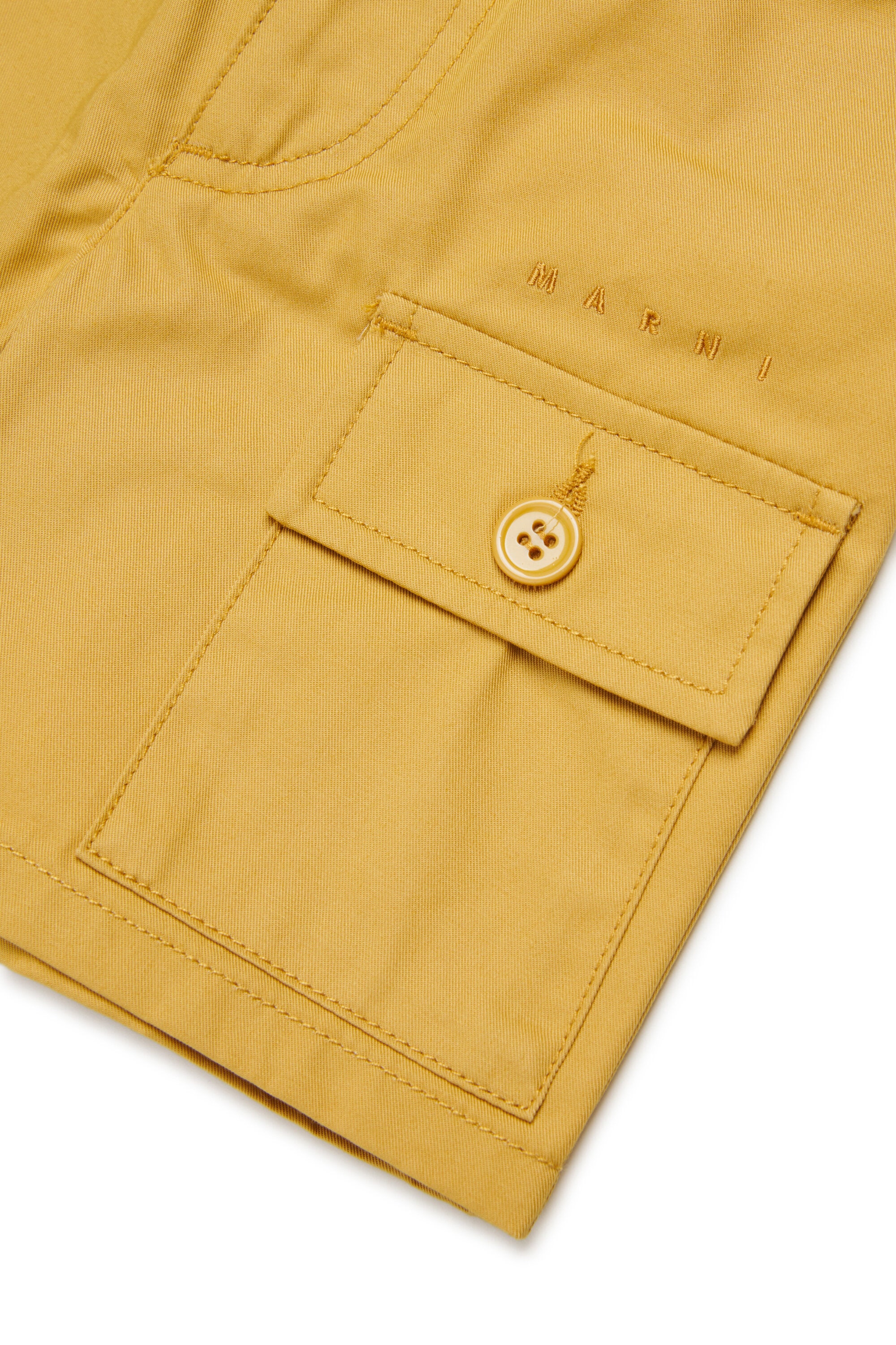 Shorts cargo con logo