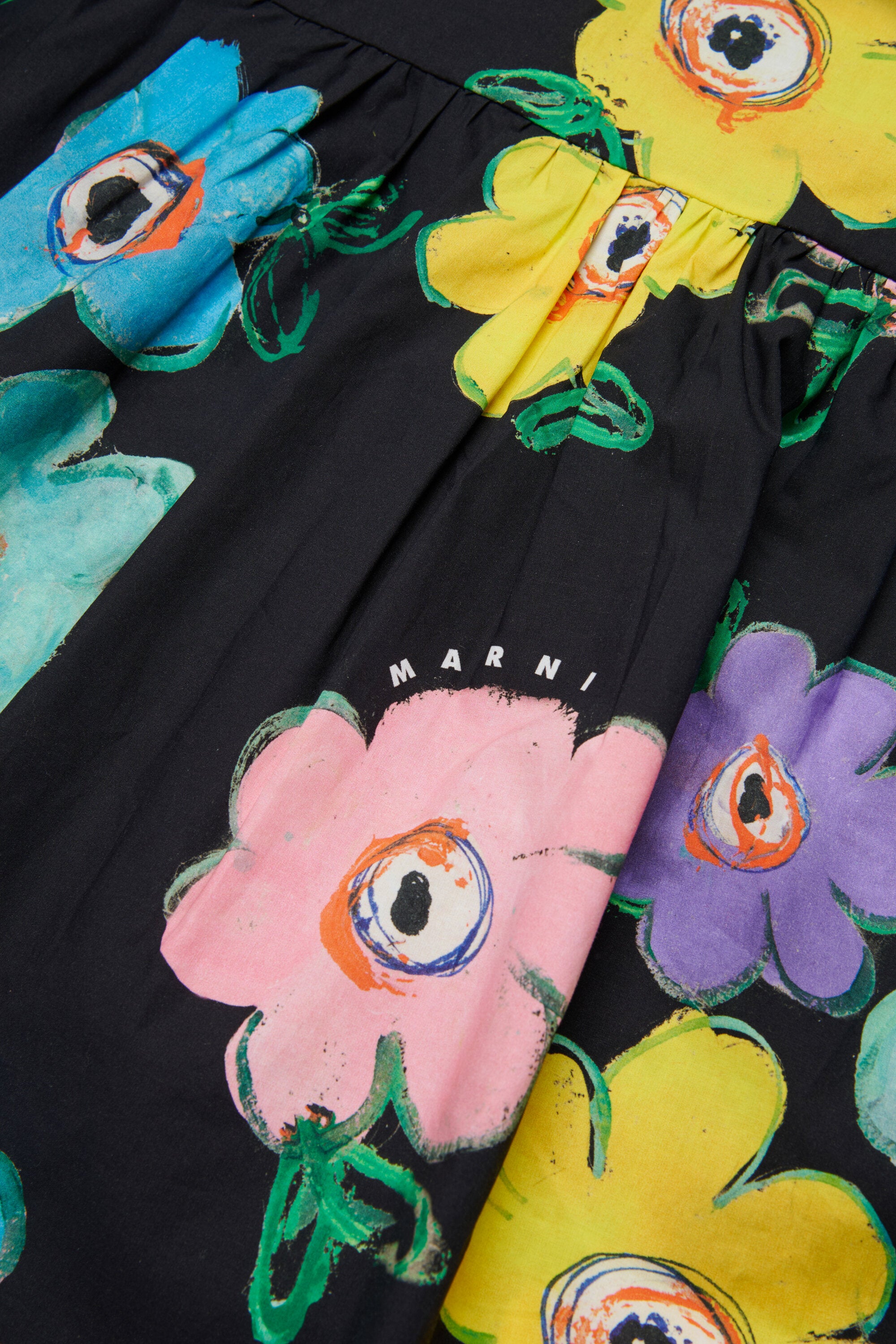 Vestido con estampado floral de colores