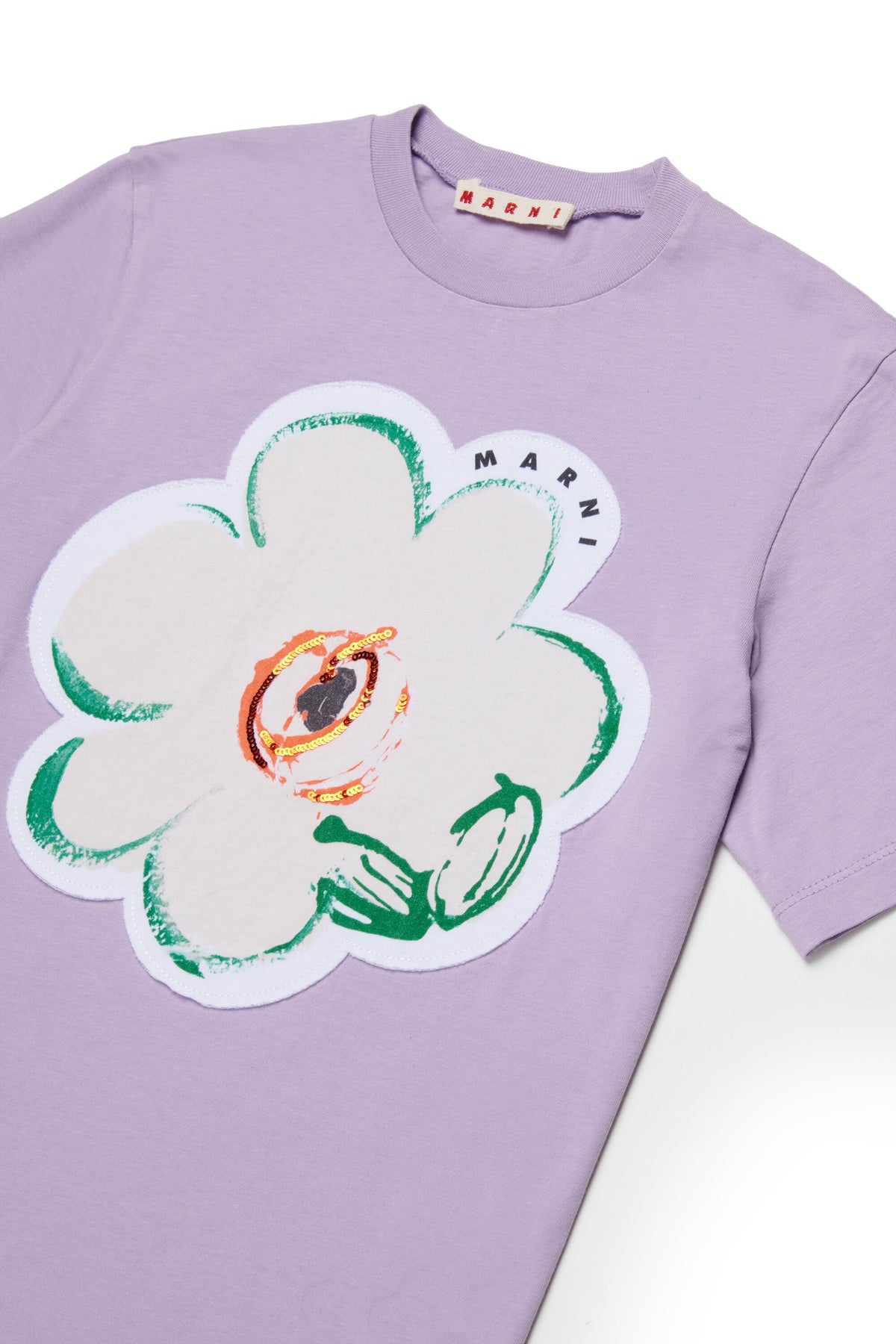 Camiseta con flor aplicada y logo