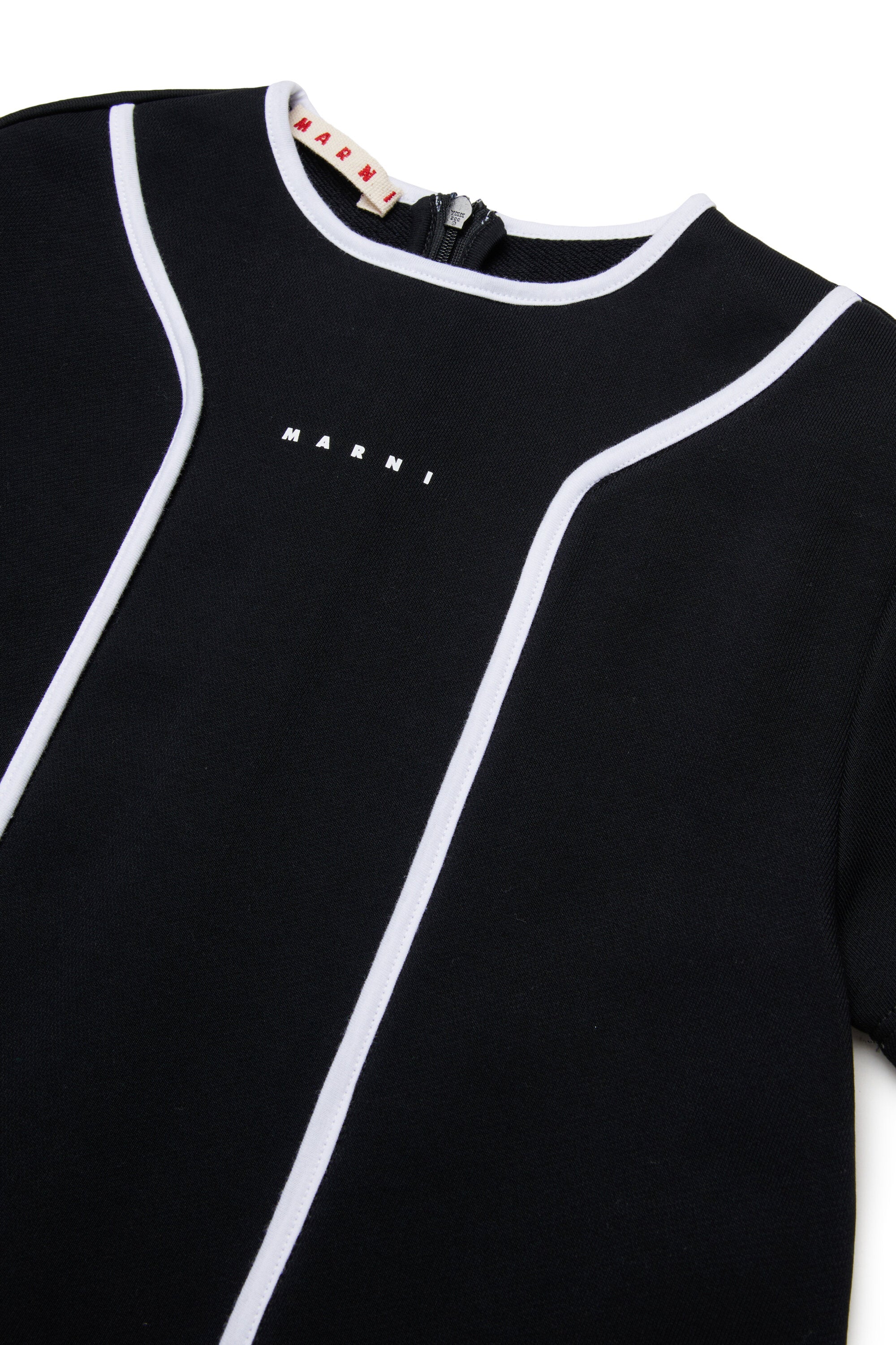 Vestido de manga corta y línea recta