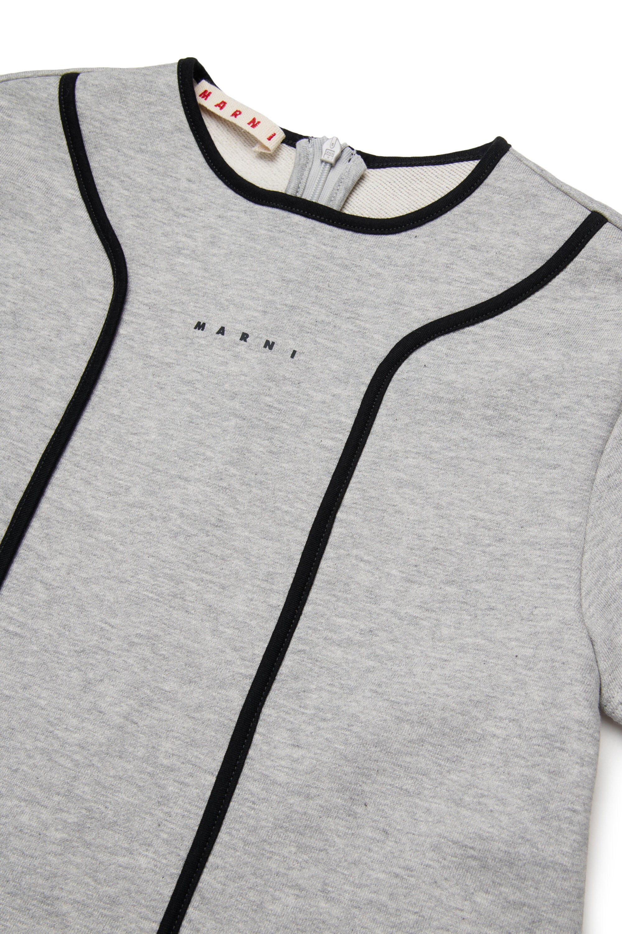 Vestido de manga corta y línea recta