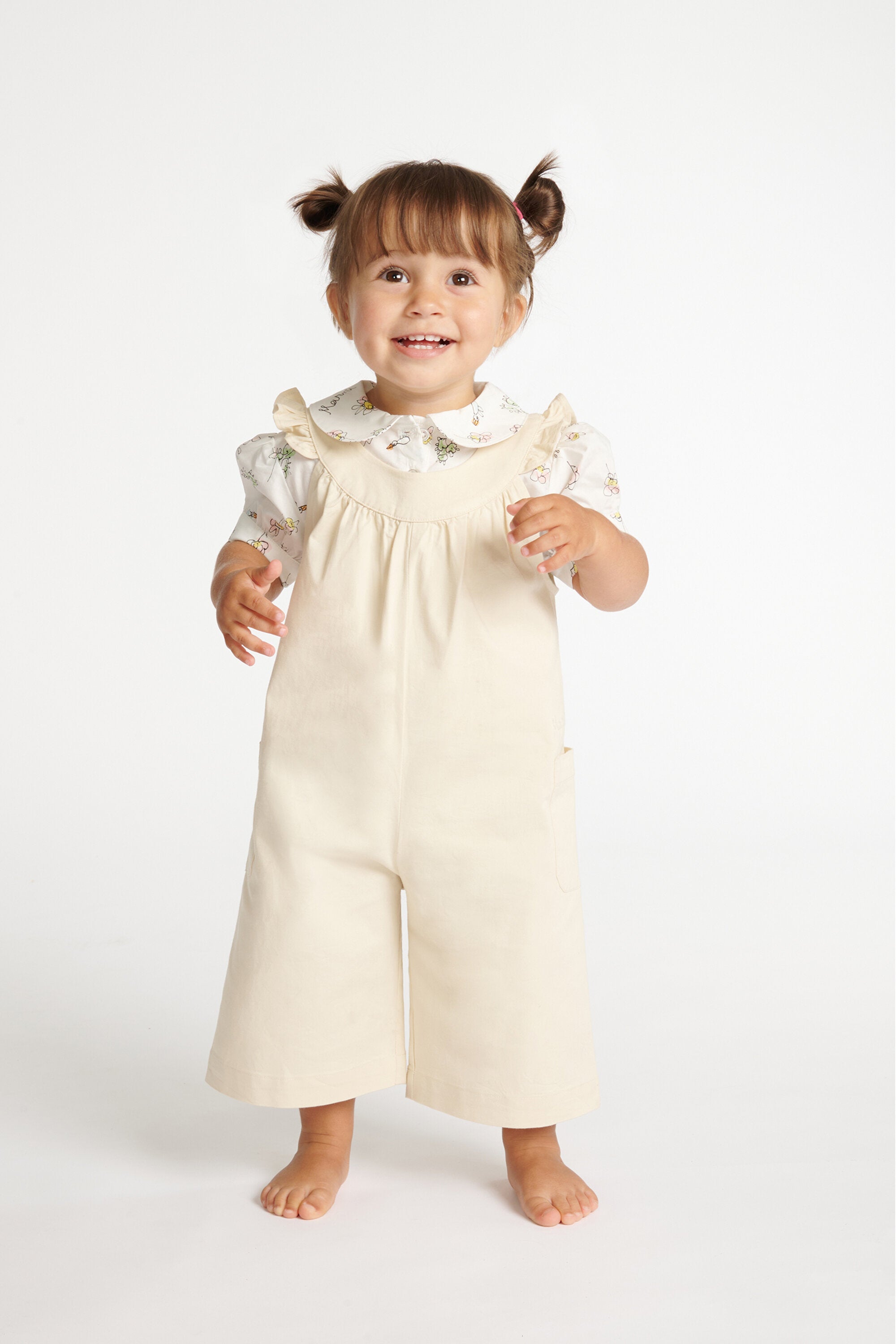 Jumpsuit with ruffles on the shoulders