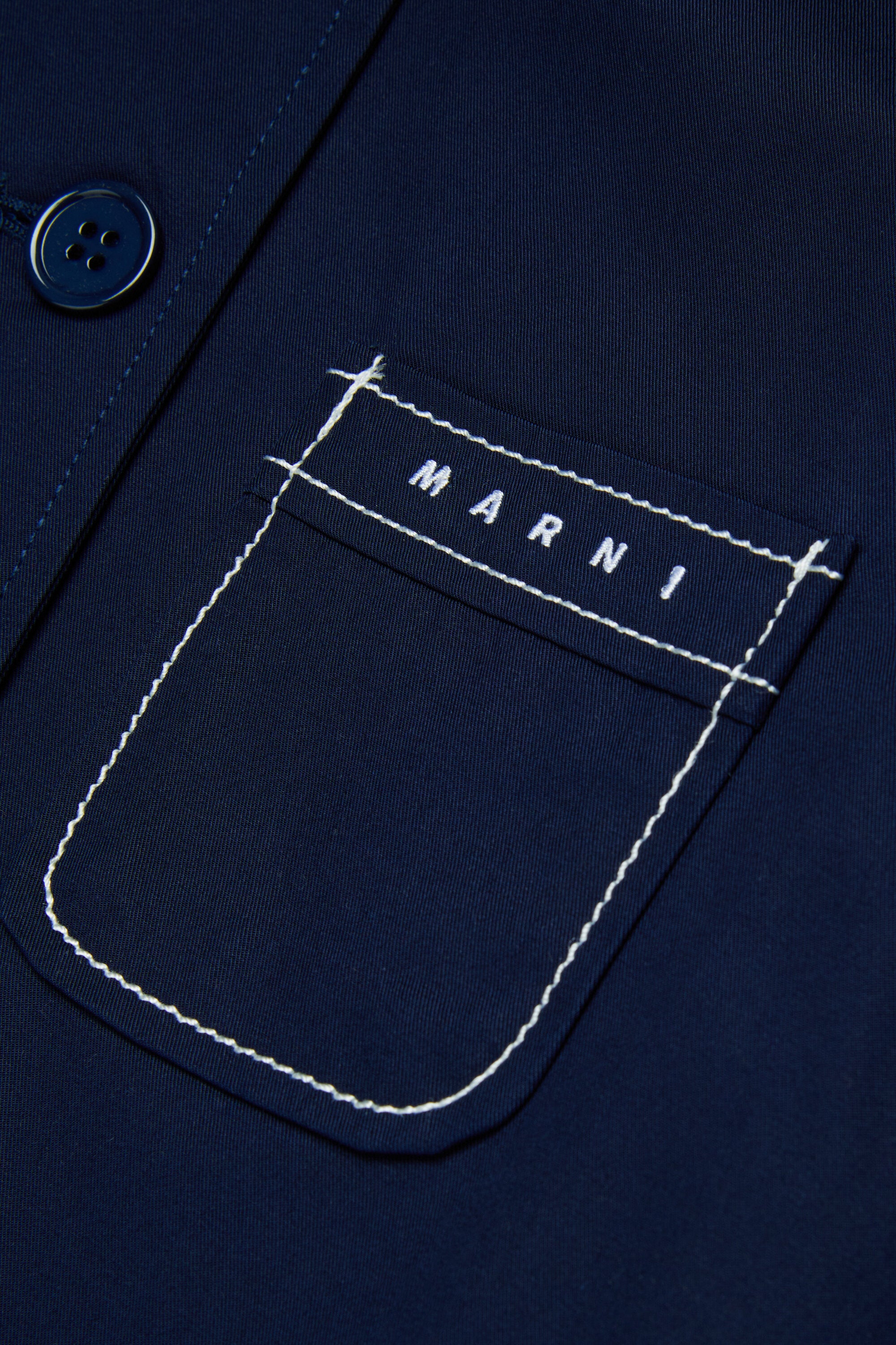 Chaqueta con logotipo estampado