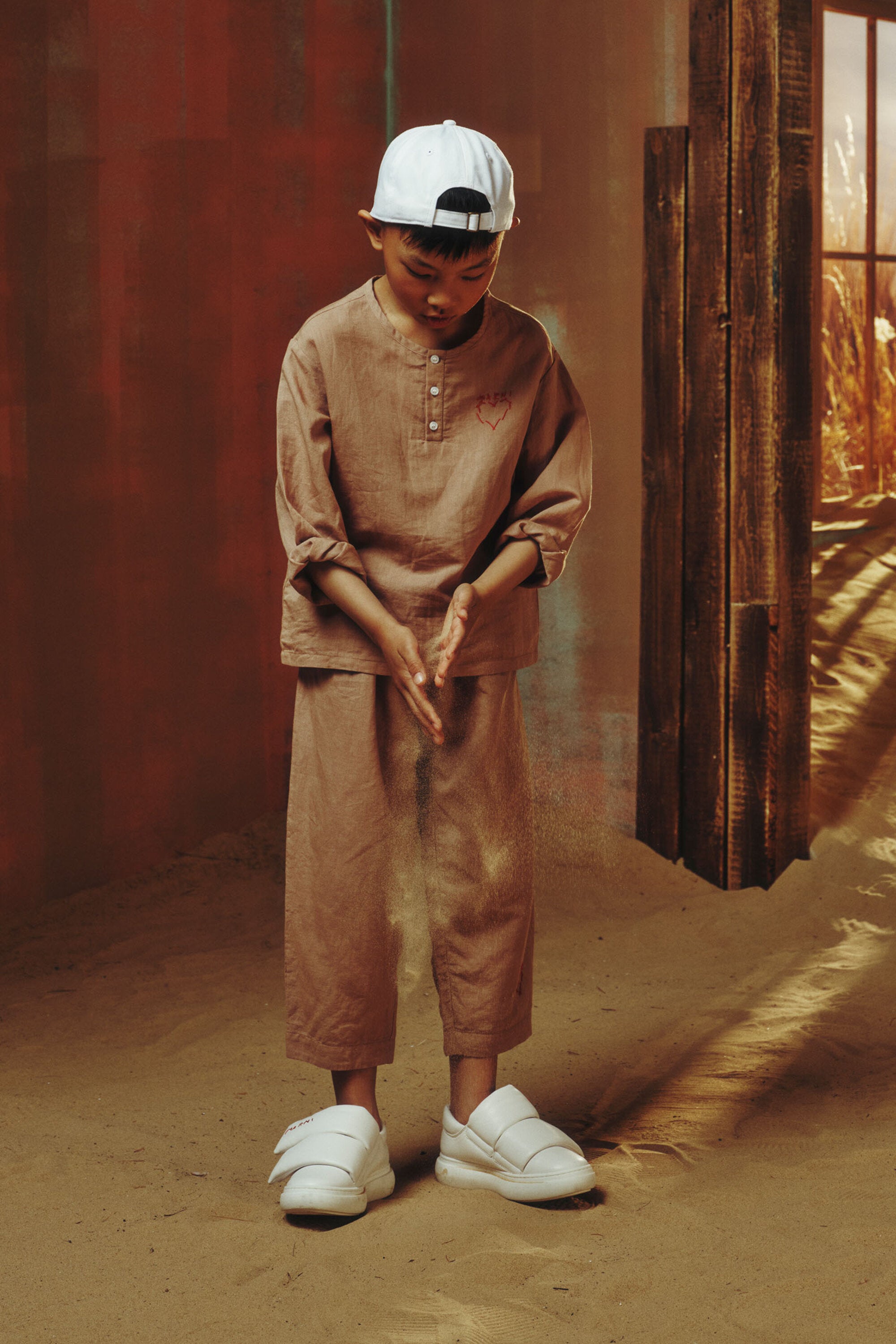 Pantalones con logo bordado