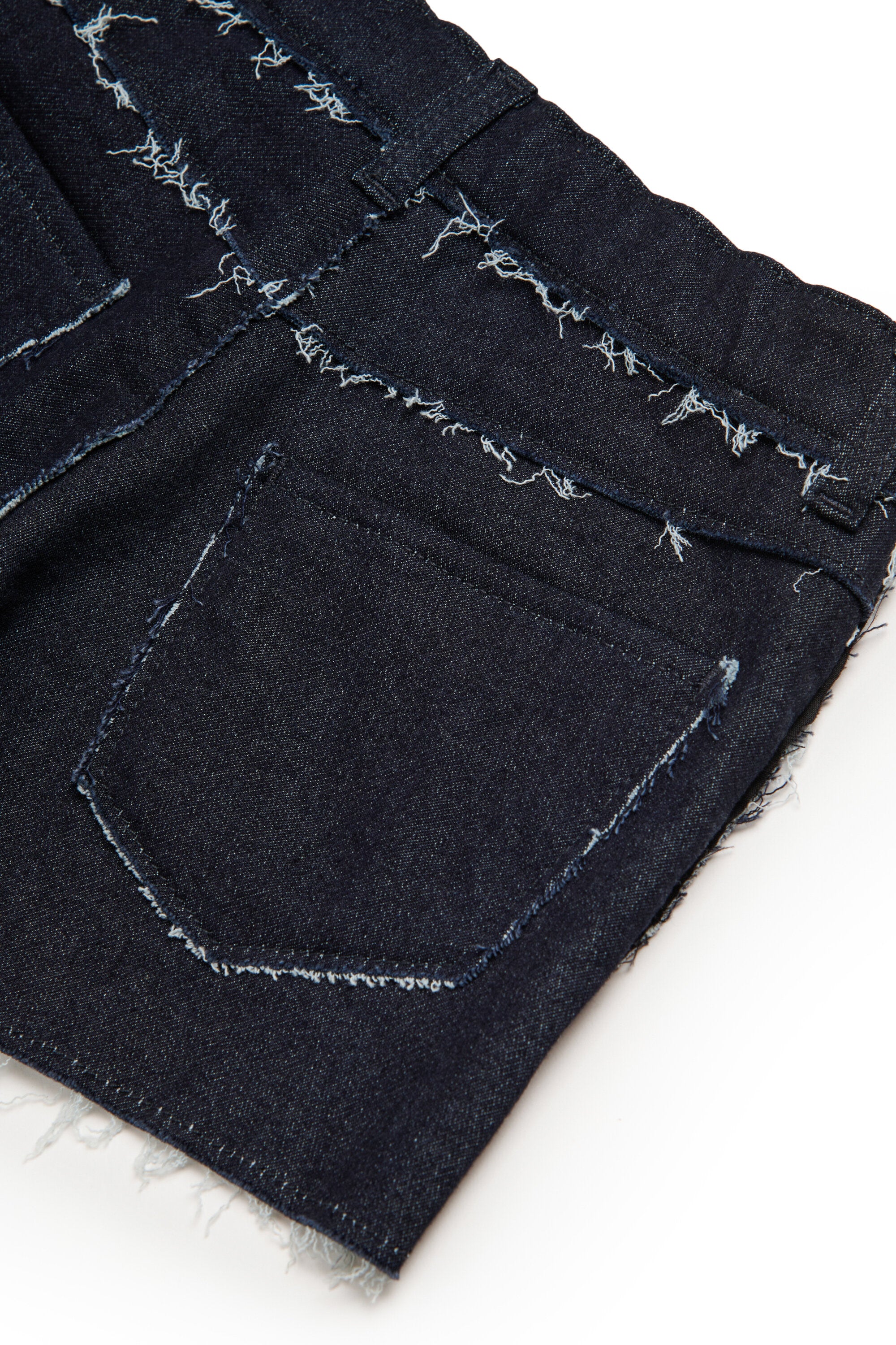 Shorts vaqueros con logo en la parte delantera