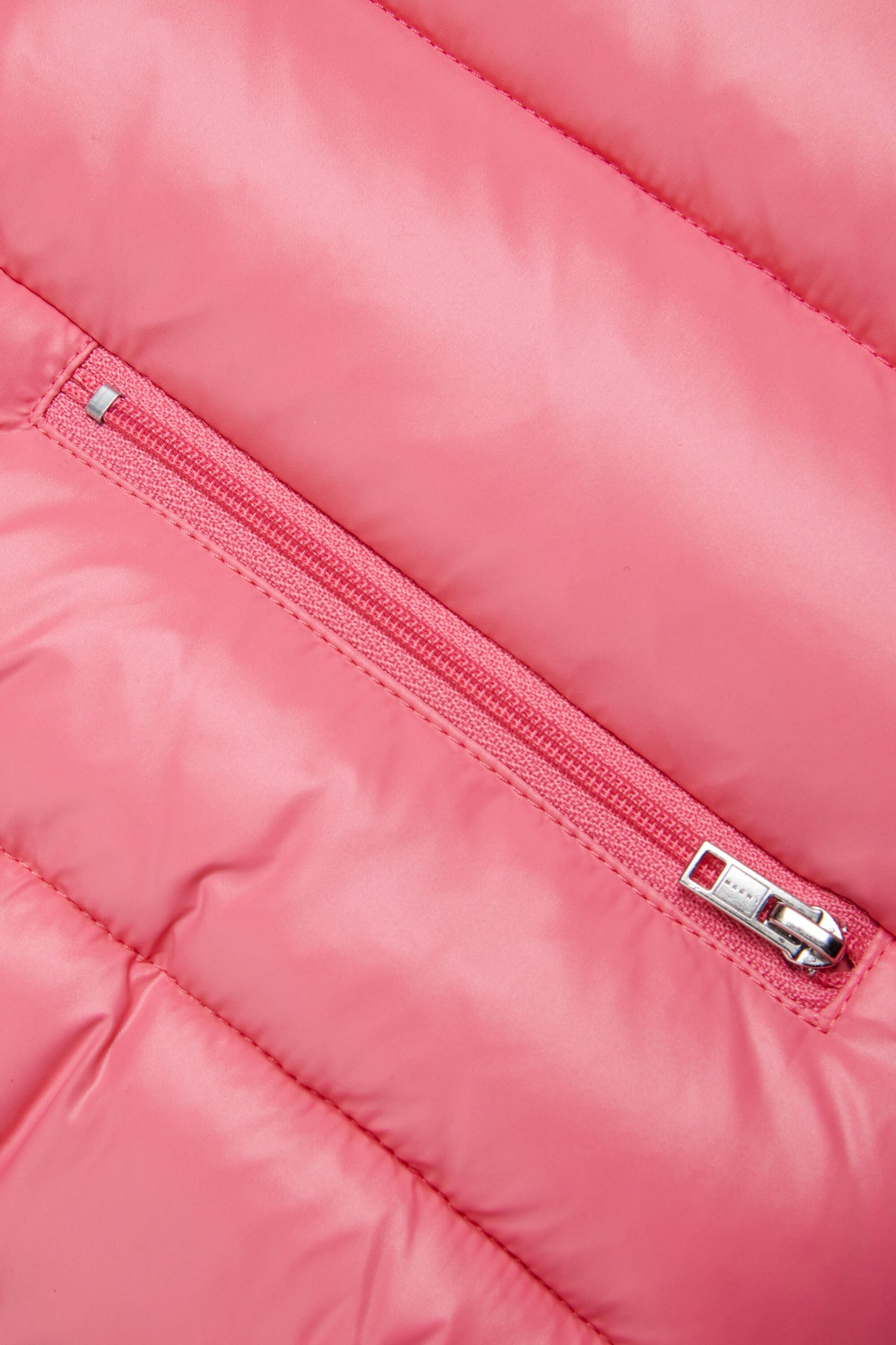Sleeveless padded jacket